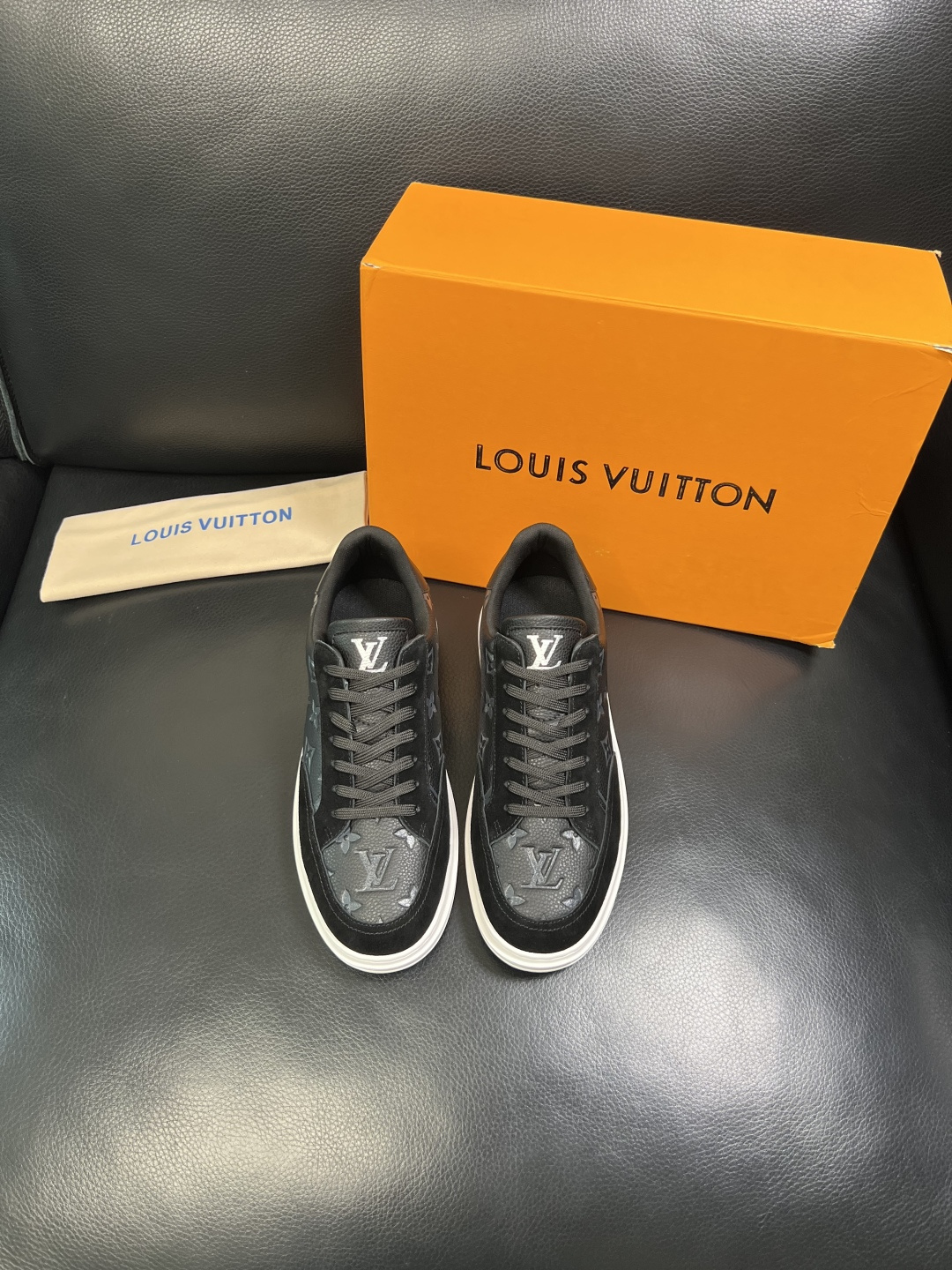 Lv 高品质 顶级工艺品 路易威登 运动板鞋专柜同步原厂配置，鞋面意大利进口，高品质拼接缤纷色彩复杂工艺