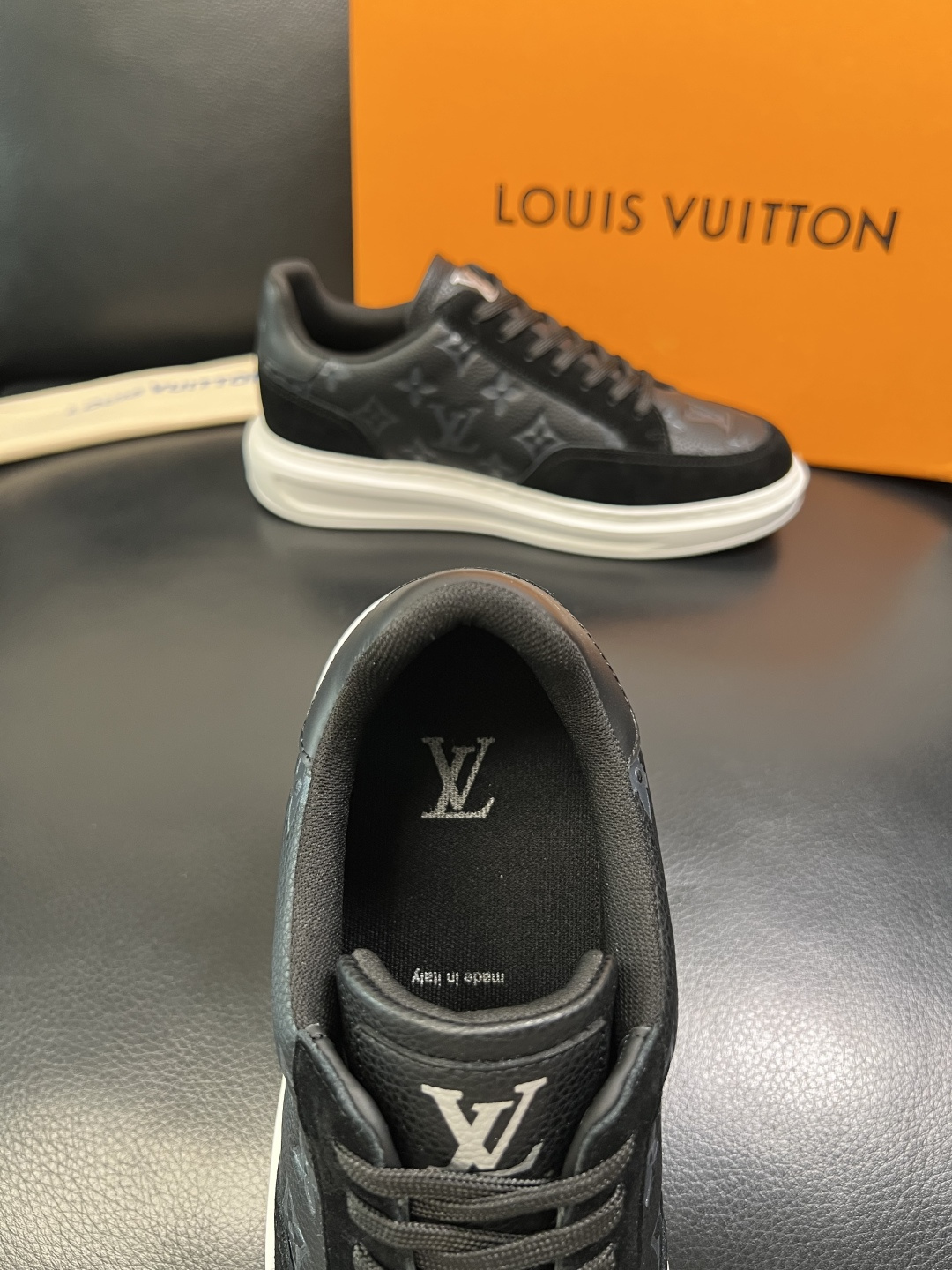 Lv 高品质 顶级工艺品 路易威登 运动板鞋专柜同步原厂配置，鞋面意大利进口，高品质拼接缤纷色彩复杂工艺