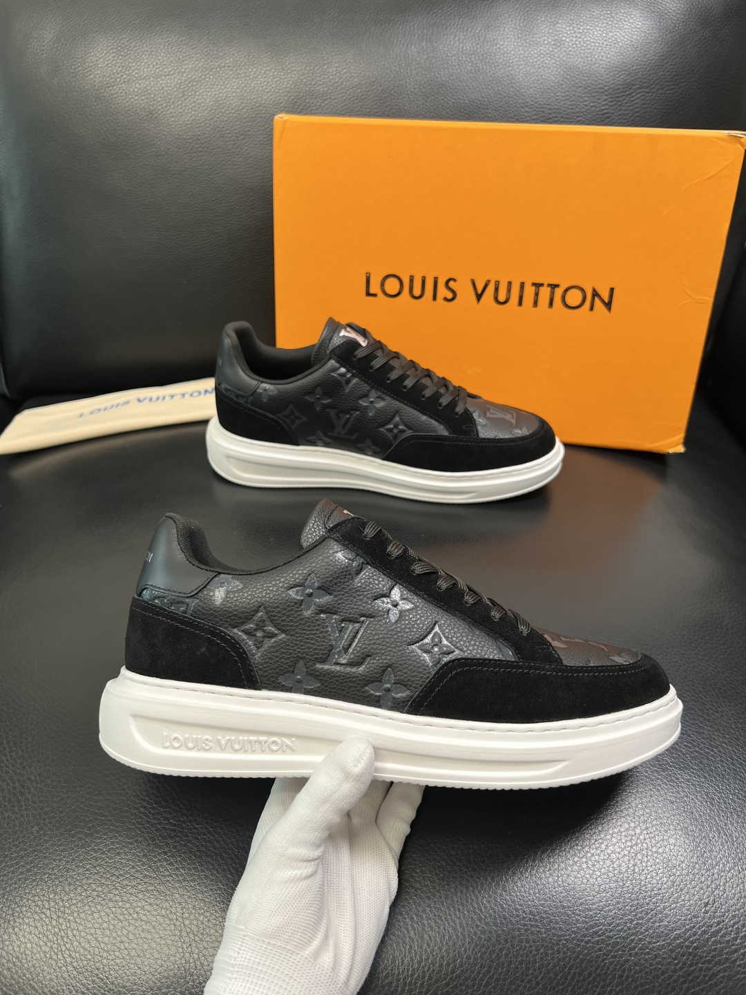 Lv 高品质 顶级工艺品 路易威登 运动板鞋专柜同步原厂配置，鞋面意大利进口，高品质拼接缤纷色彩复杂工艺