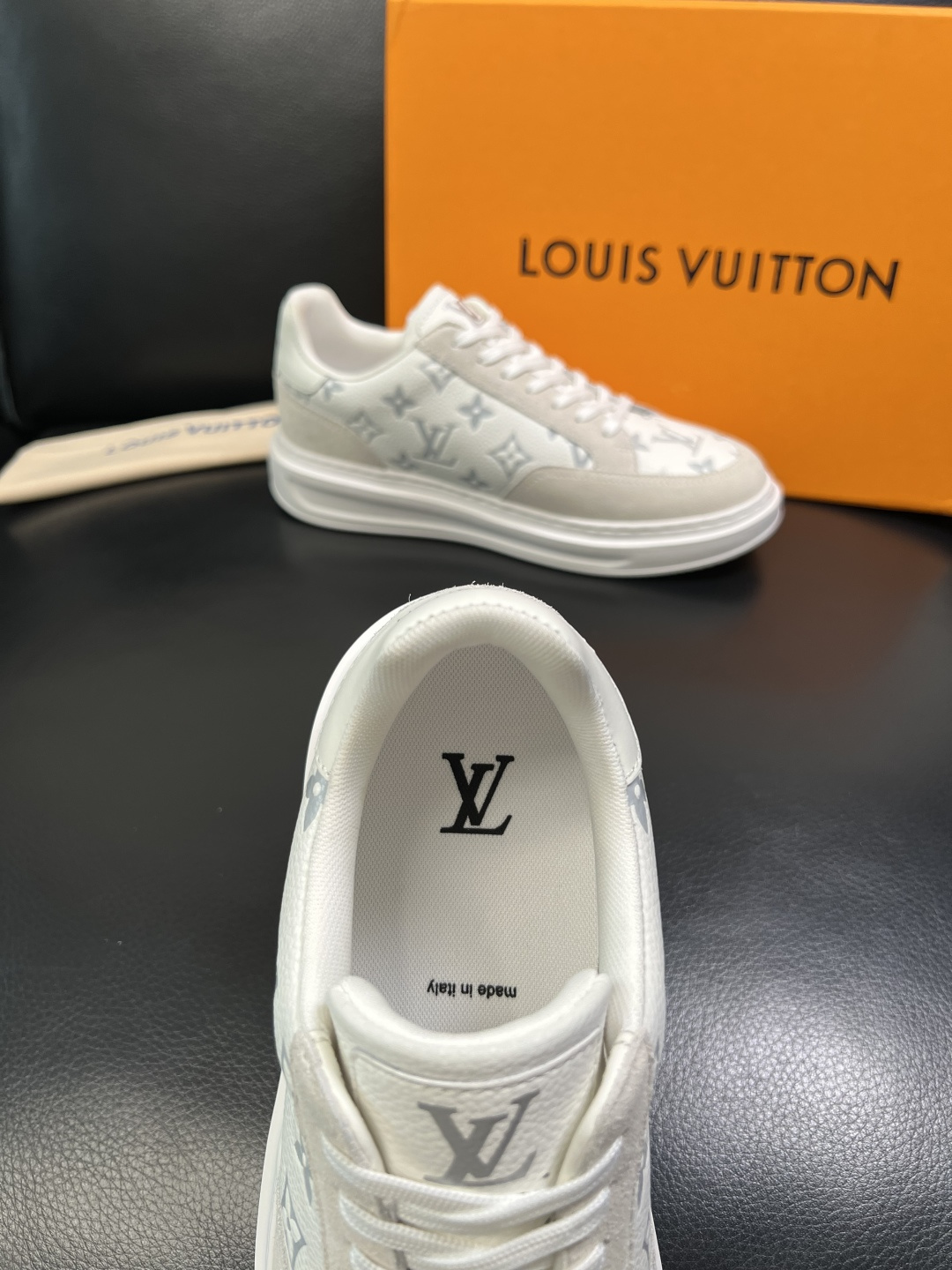 Lv 高品质 顶级工艺品 路易威登 运动板鞋专柜同步原厂配置，鞋面意大利进口，高品质拼接缤纷色彩复杂工艺