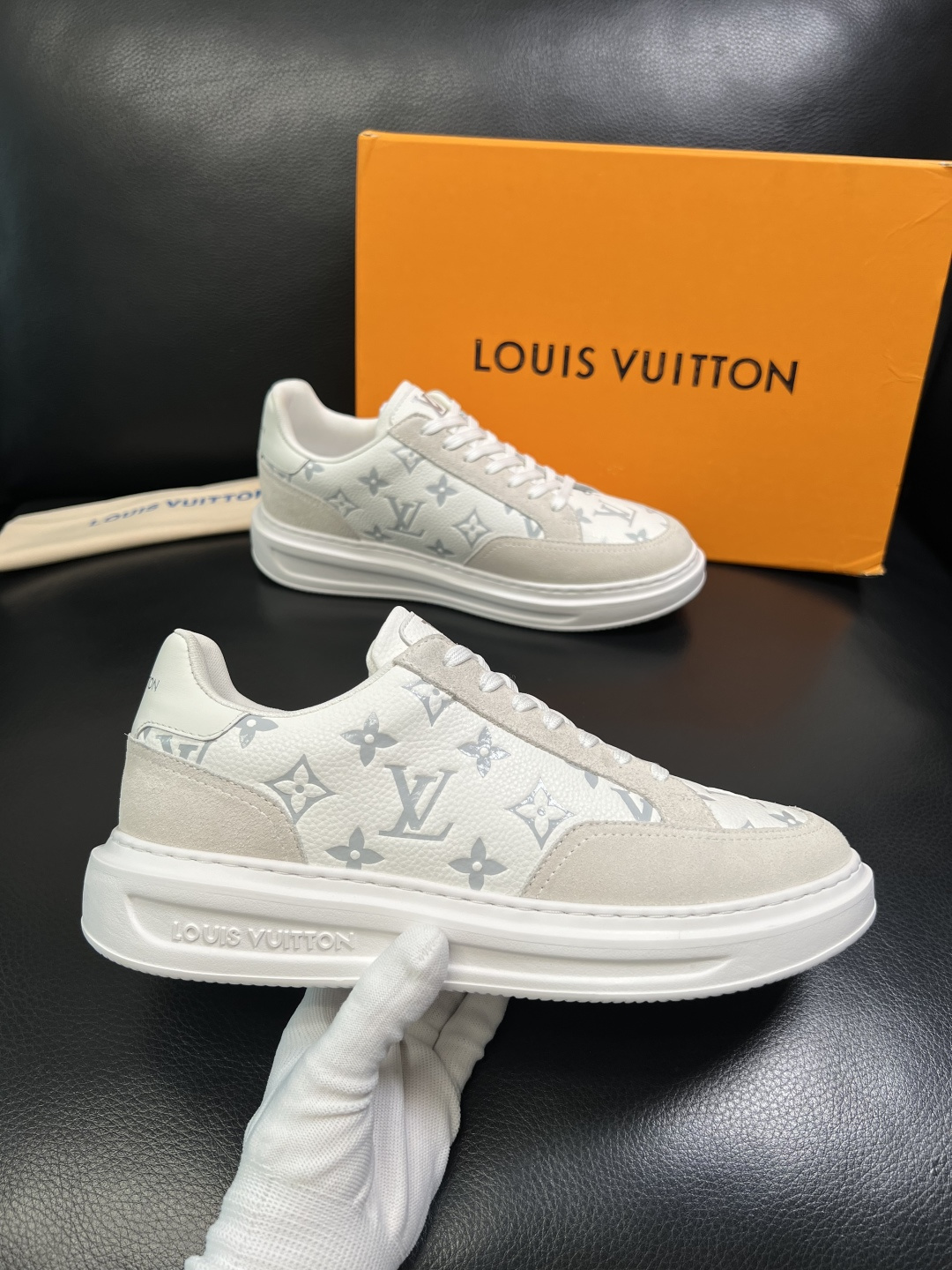 Lv 高品质 顶级工艺品 路易威登 运动板鞋专柜同步原厂配置，鞋面意大利进口，高品质拼接缤纷色彩复杂工艺