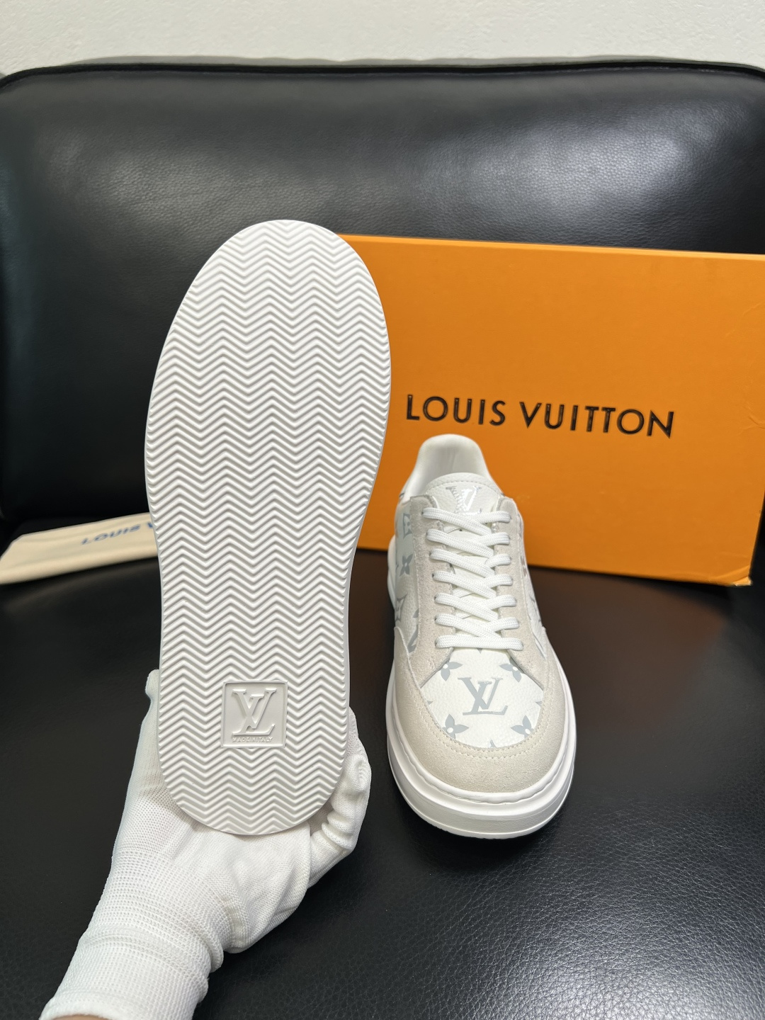 Lv 高品质 顶级工艺品 路易威登 运动板鞋专柜同步原厂配置，鞋面意大利进口，高品质拼接缤纷色彩复杂工艺