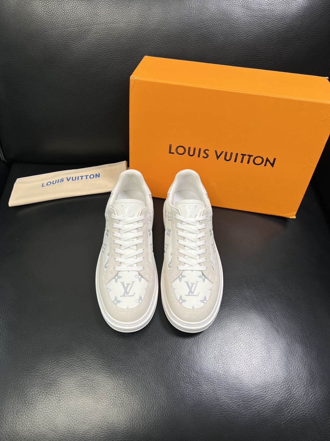 Lv 高品质 顶级工艺品 路易威登 运动板鞋专柜同步原厂配置，鞋面意大利进口，高品质拼接缤纷色彩复杂工艺