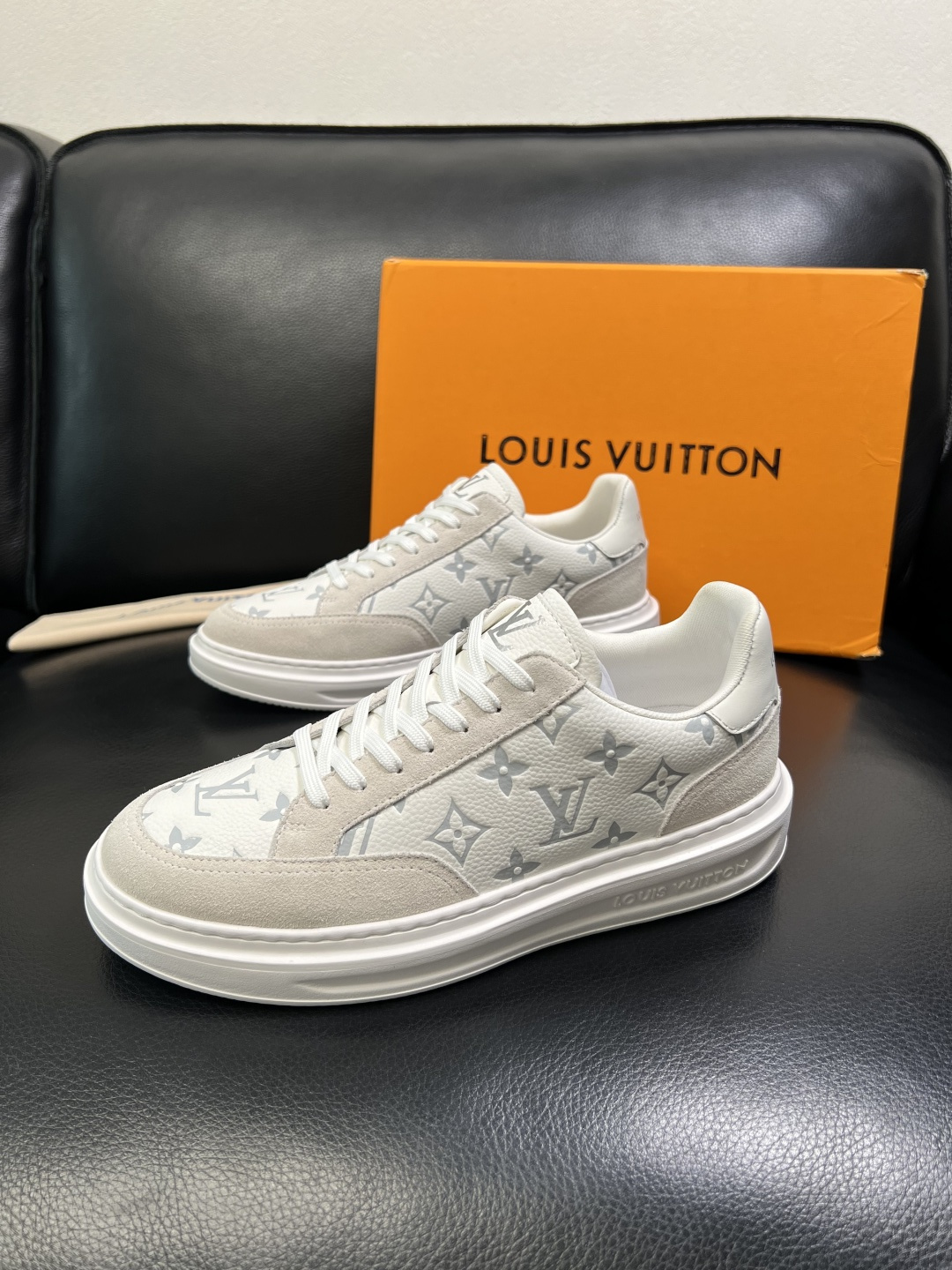 Lv 高品质 顶级工艺品 路易威登 运动板鞋专柜同步原厂配置，鞋面意大利进口，高品质拼接缤纷色彩复杂工艺