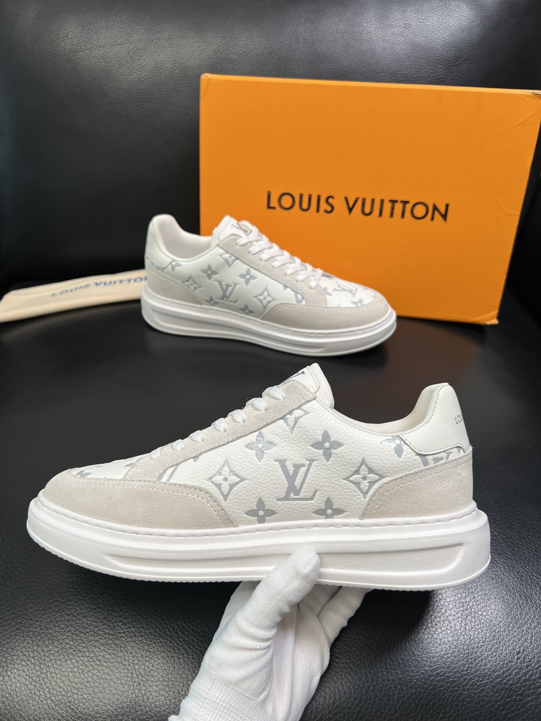 Lv 高品质 顶级工艺品 路易威登 运动板鞋专柜同步原厂配置，鞋面意大利进口，高品质拼接缤纷色彩复杂工艺