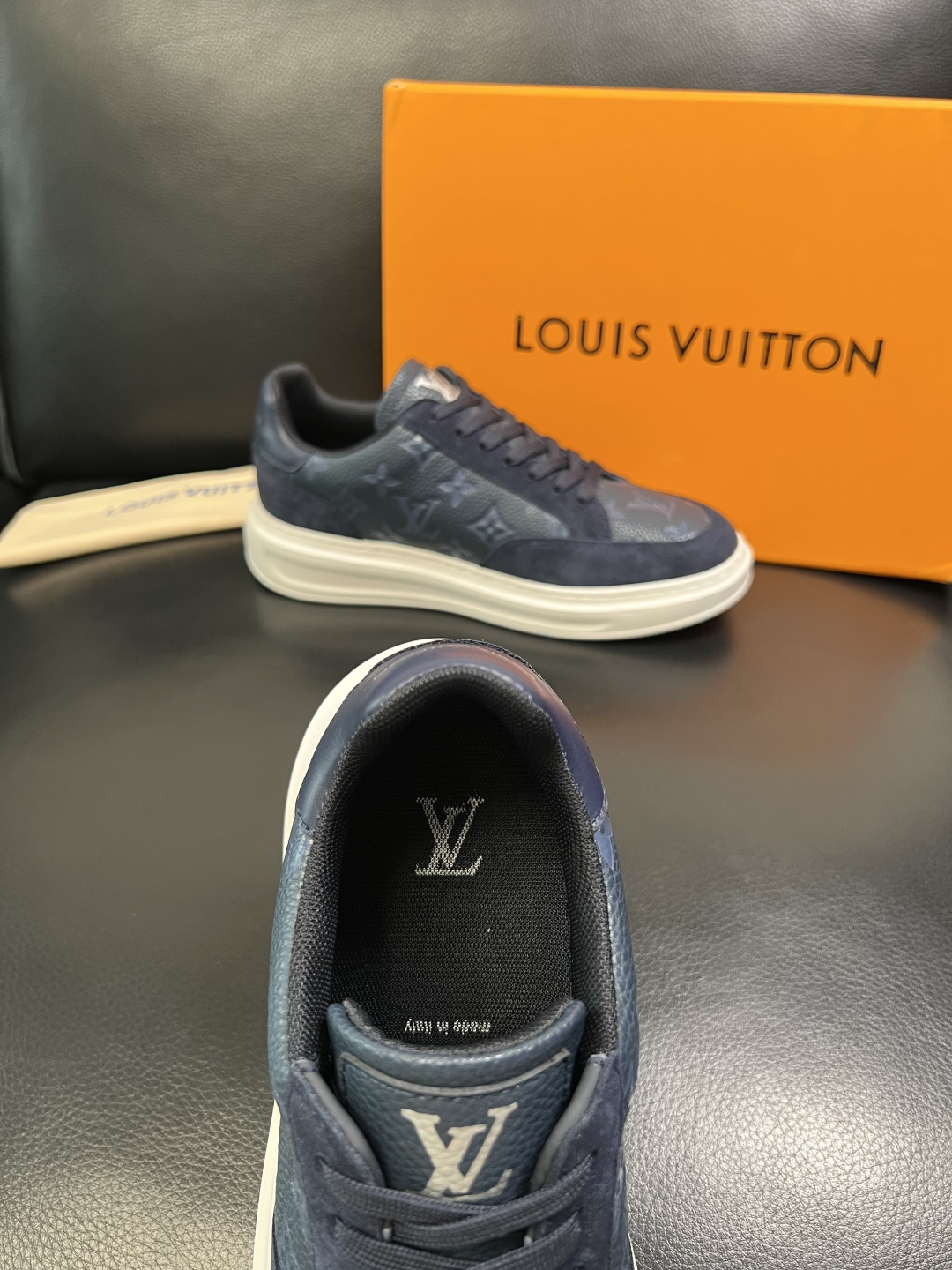 Lv 高品质 顶级工艺品 路易威登 运动板鞋专柜同步原厂配置，鞋面意大利进口，高品质拼接缤纷色彩复杂工艺