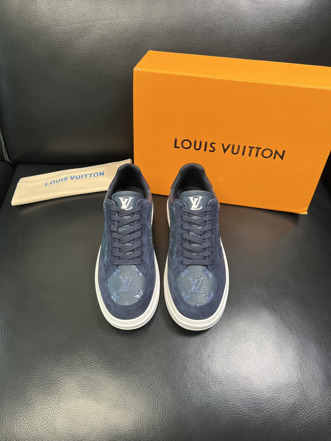 Lv 高品质 顶级工艺品 路易威登 运动板鞋专柜同步原厂配置，鞋面意大利进口，高品质拼接缤纷色彩复杂工艺