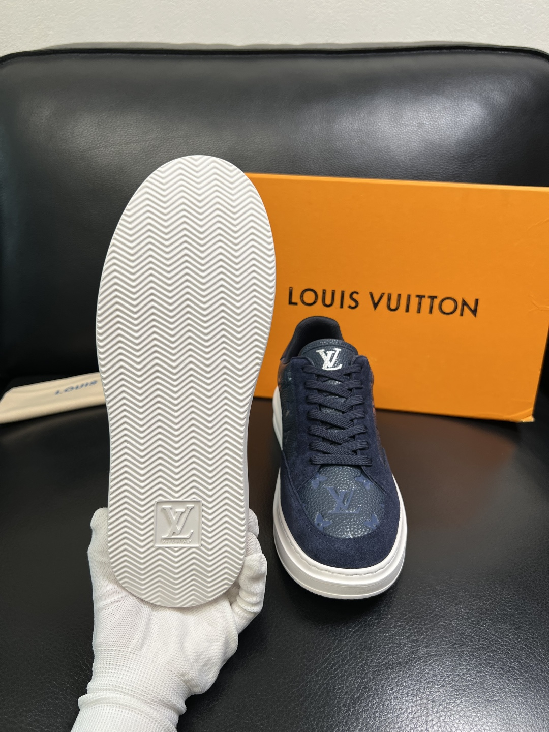 Lv 高品质 顶级工艺品 路易威登 运动板鞋专柜同步原厂配置，鞋面意大利进口，高品质拼接缤纷色彩复杂工艺