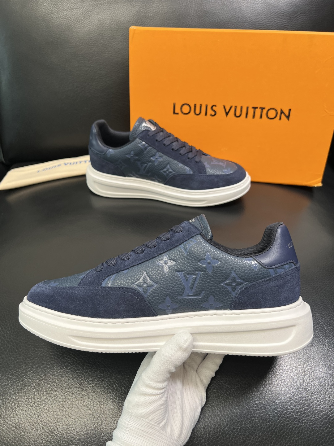 Lv 高品质 顶级工艺品 路易威登 运动板鞋专柜同步原厂配置，鞋面意大利进口，高品质拼接缤纷色彩复杂工艺