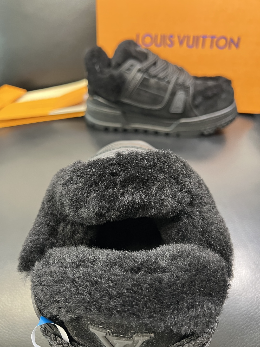 Lv 高品质 顶级工艺品 路易威登，专柜同步原厂配置，鞋面意大利进口，高品质拼接缤纷色彩复杂工艺品，进口