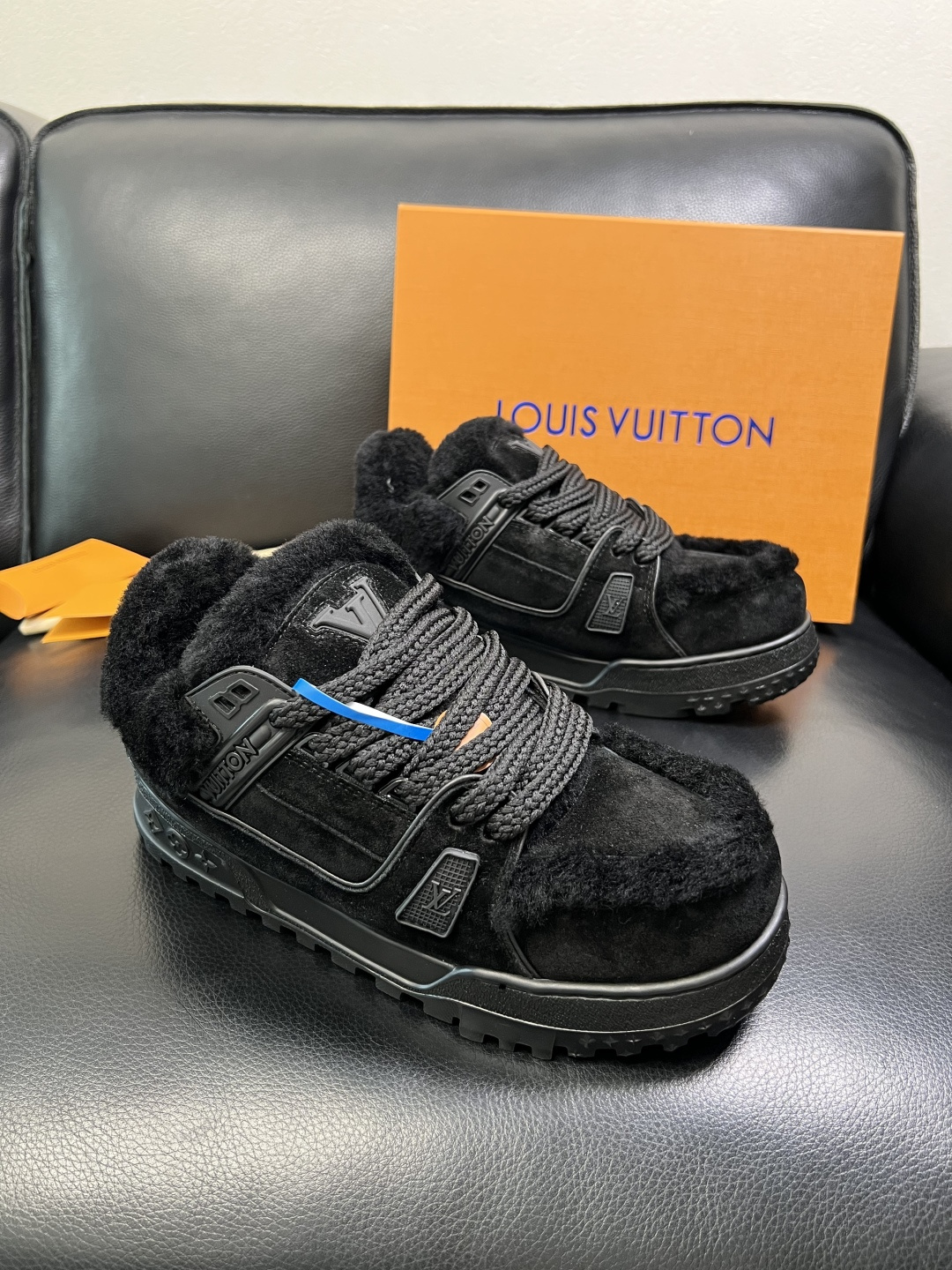 Lv 高品质 顶级工艺品 路易威登，专柜同步原厂配置，鞋面意大利进口，高品质拼接缤纷色彩复杂工艺品，进口