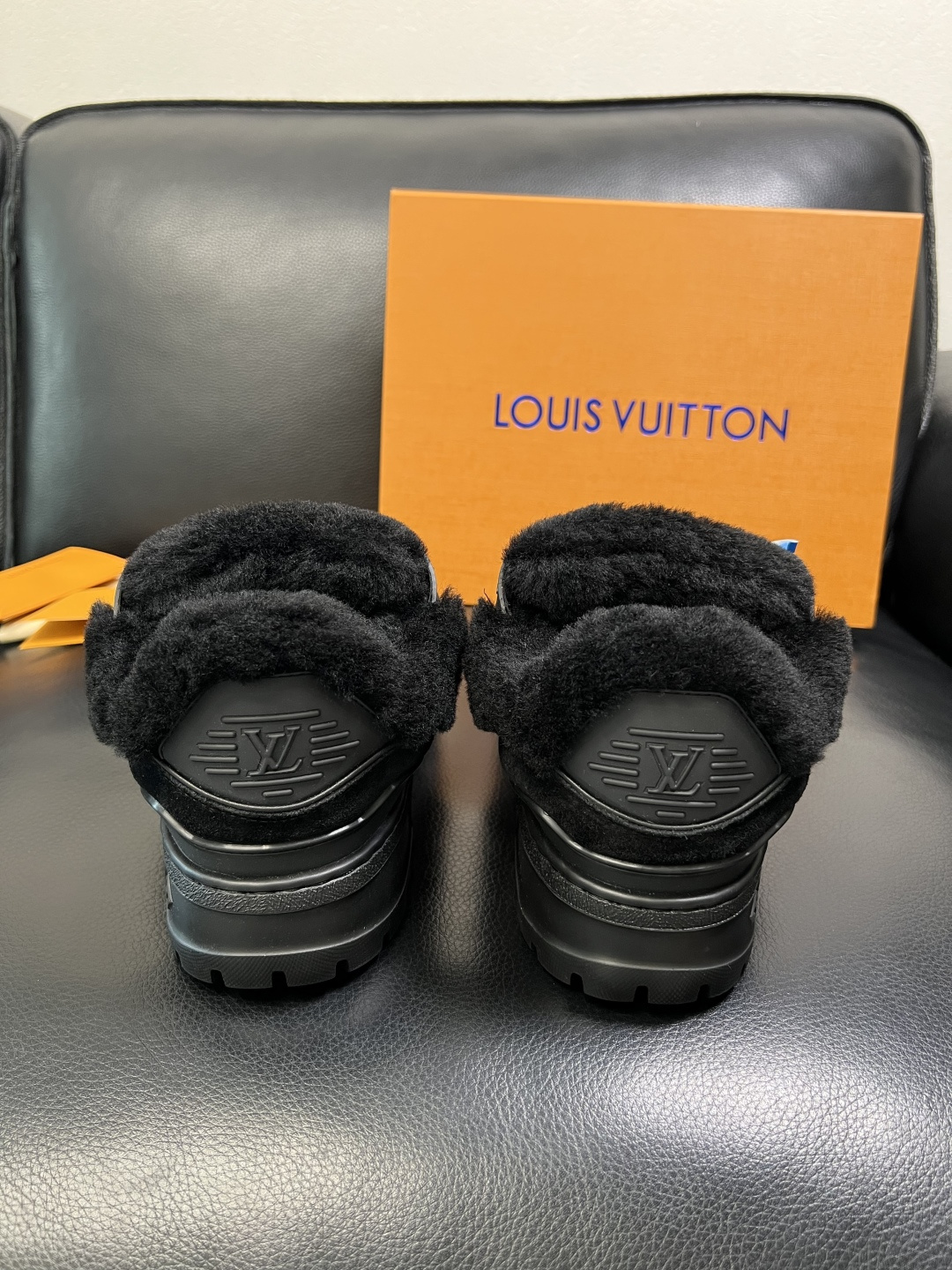 Lv 高品质 顶级工艺品 路易威登，专柜同步原厂配置，鞋面意大利进口，高品质拼接缤纷色彩复杂工艺品，进口