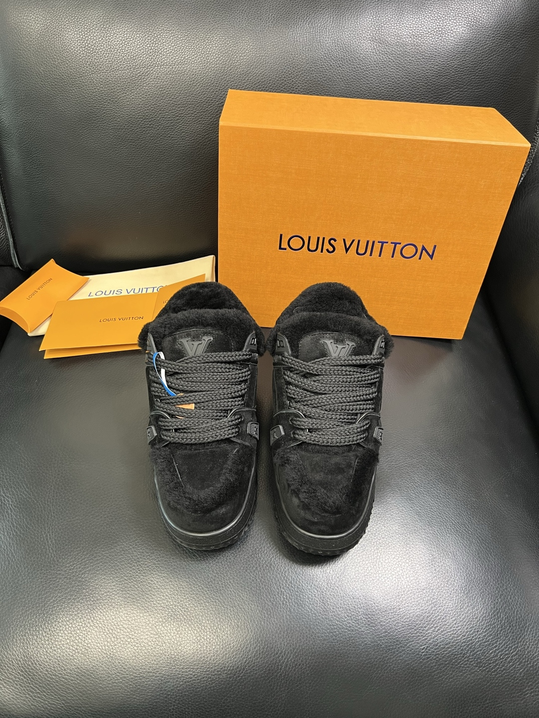 Lv 高品质 顶级工艺品 路易威登，专柜同步原厂配置，鞋面意大利进口，高品质拼接缤纷色彩复杂工艺品，进口