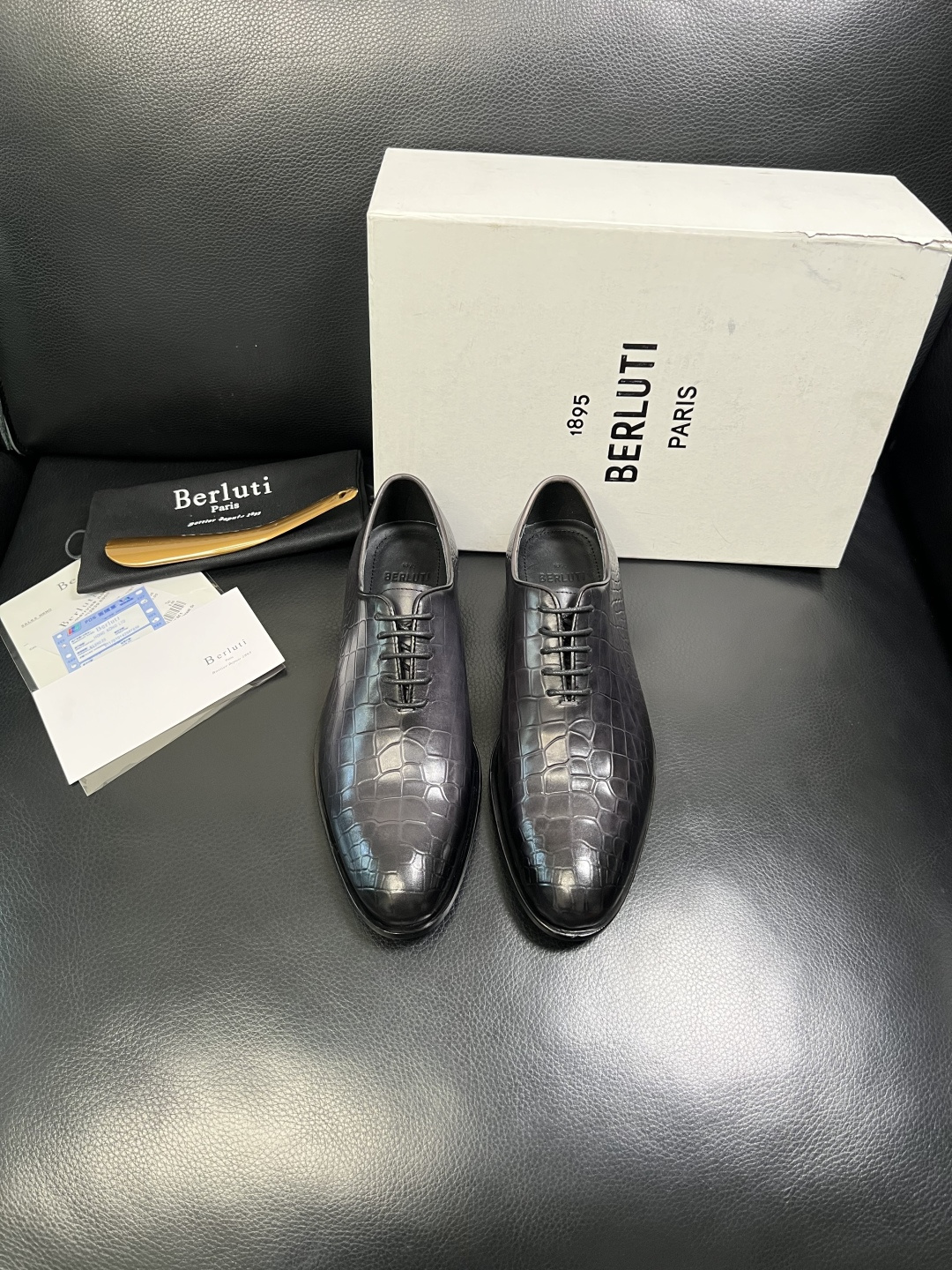 Berluti 顶级代购 布鲁提 专柜同步发售原厂配置，意大利进口牛皮面料，全进口水染牛皮里垫，鞋底：原