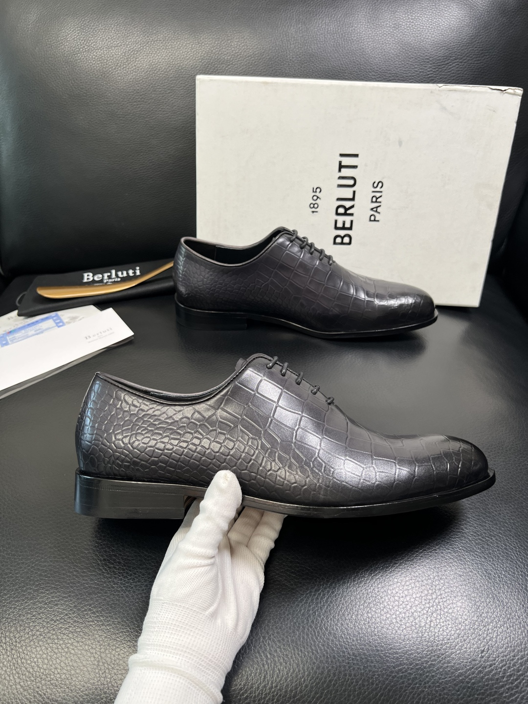 Berluti 顶级代购 布鲁提 专柜同步发售原厂配置，意大利进口牛皮面料，全进口水染牛皮里垫，鞋底：原