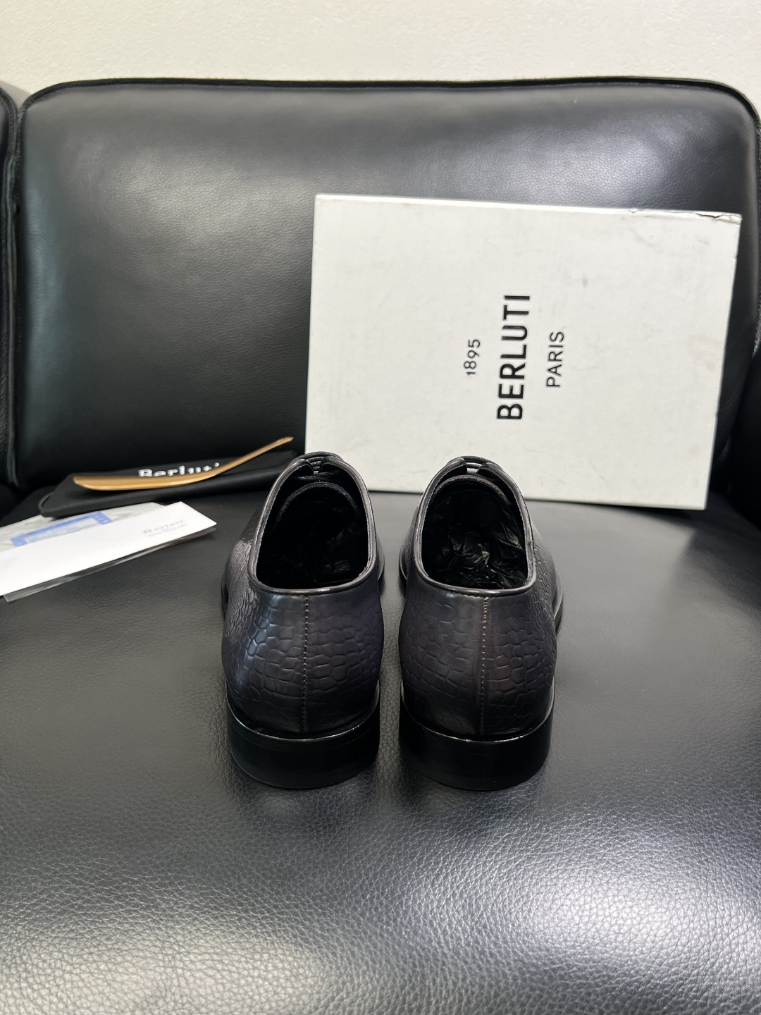 Berluti 顶级代购 布鲁提 专柜同步发售原厂配置，意大利进口牛皮面料，全进口水染牛皮里垫，鞋底：原