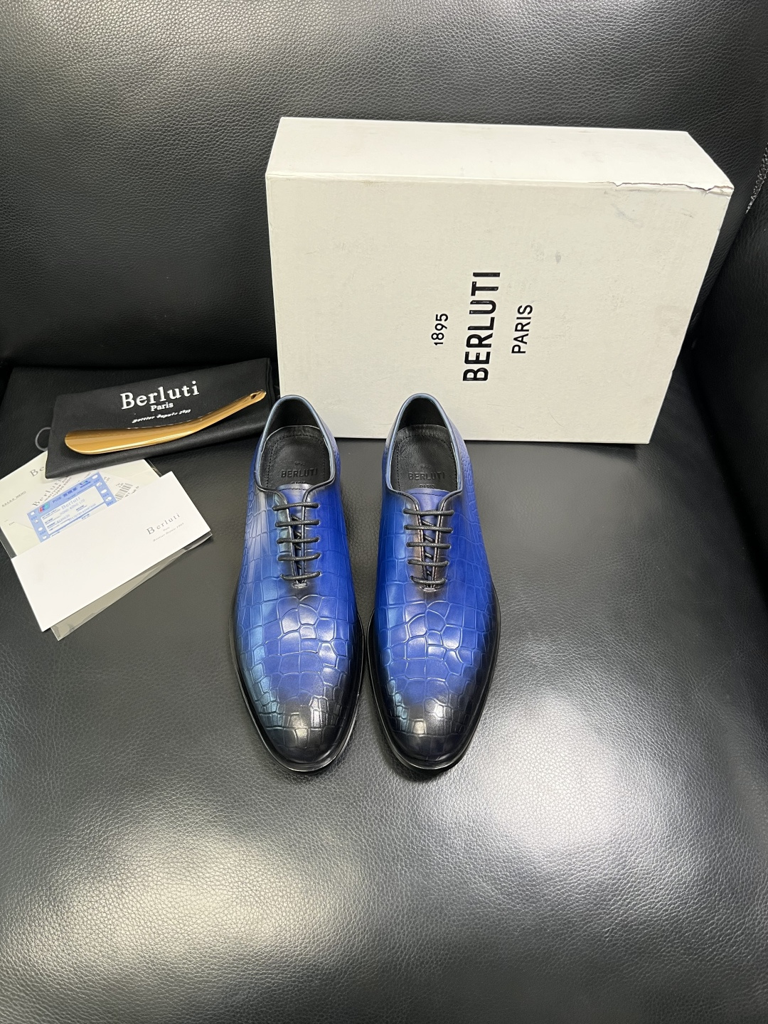 Berluti 顶级代购 布鲁提 专柜同步发售原厂配置，意大利进口牛皮面料，全进口水染牛皮里垫，鞋底：原