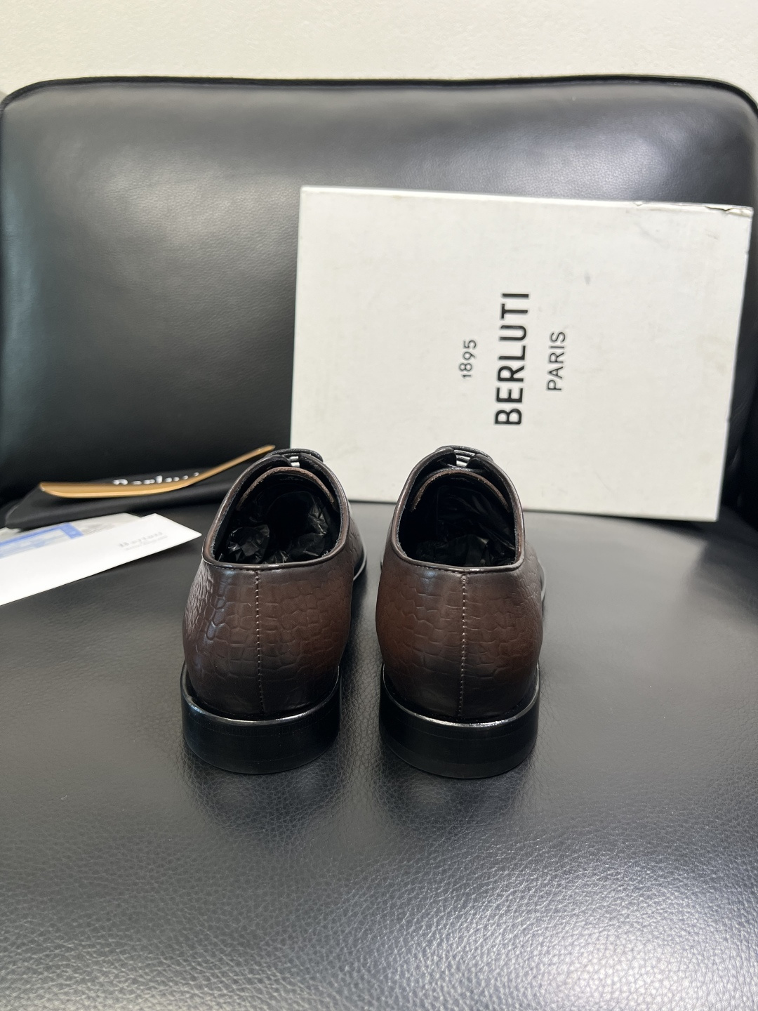 Berluti 顶级代购 布鲁提 专柜同步发售原厂配置，意大利进口牛皮面料，全进口水染牛皮里垫，鞋底：原