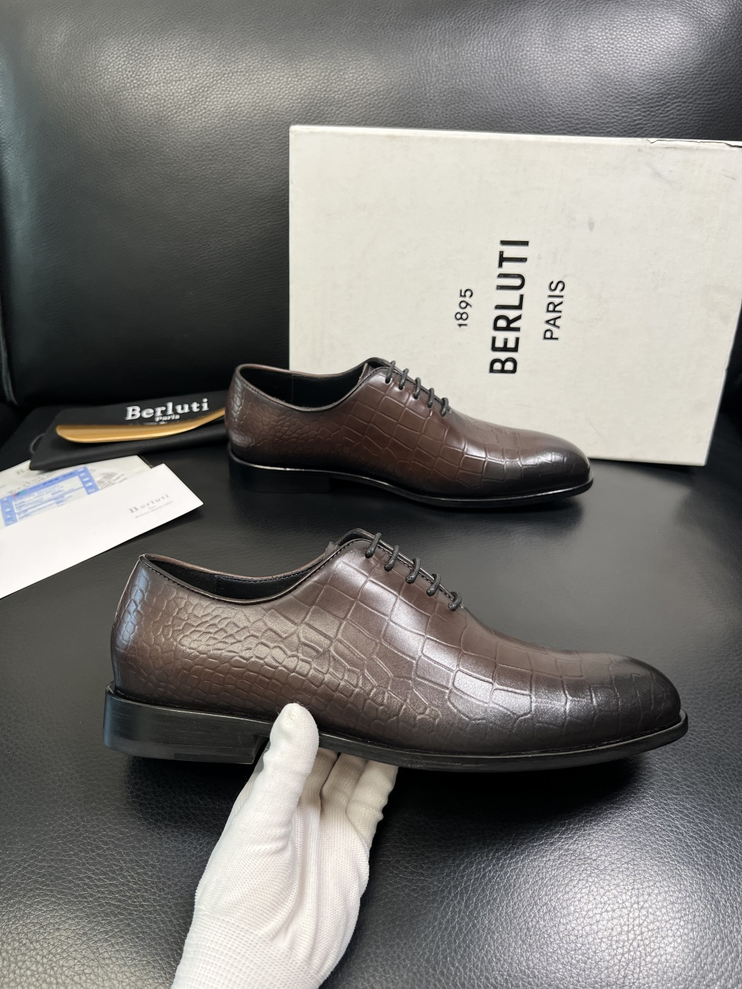 Berluti 顶级代购 布鲁提 专柜同步发售原厂配置，意大利进口牛皮面料，全进口水染牛皮里垫，鞋底：原