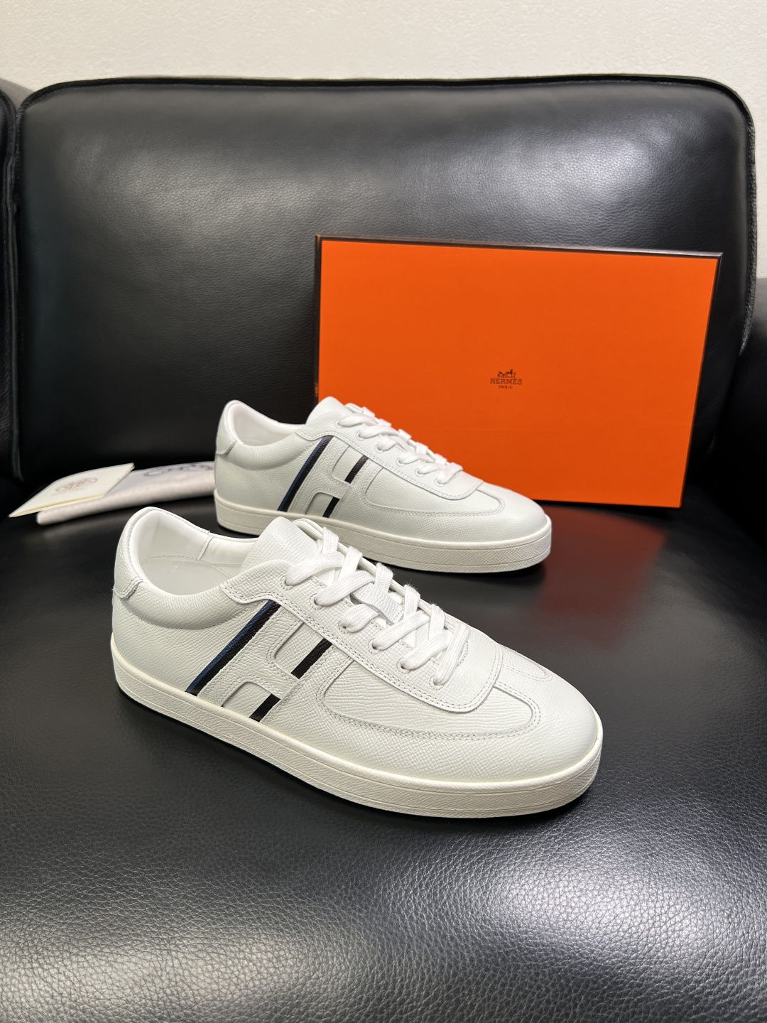 NO:664413,Hermes high-quality top handicrafts Hermès counters sell original factory configurations simultaneously, original cowhide fabrics imported from Italy, high-quality splicing technology, fully imported water-dyed cowhide linings, original soles specially provided by the factory and super comfortable, original factory and single goods are welcome to compare, code number 38-44 (customized 45),, hermes, hermes, cowhide19860909Hermes 高品质 顶级工艺品 爱马仕 专柜同步发售原厂配置,意大利进口原版牛皮面料,高品质拼接工艺,全进口水染牛皮里垫,鞋底原厂特供原版底超级舒适,原厂跟单货 欢迎对比,码数 38-44（ 订做 45 ),,hermes,hermes,cowhide,Men's shoes