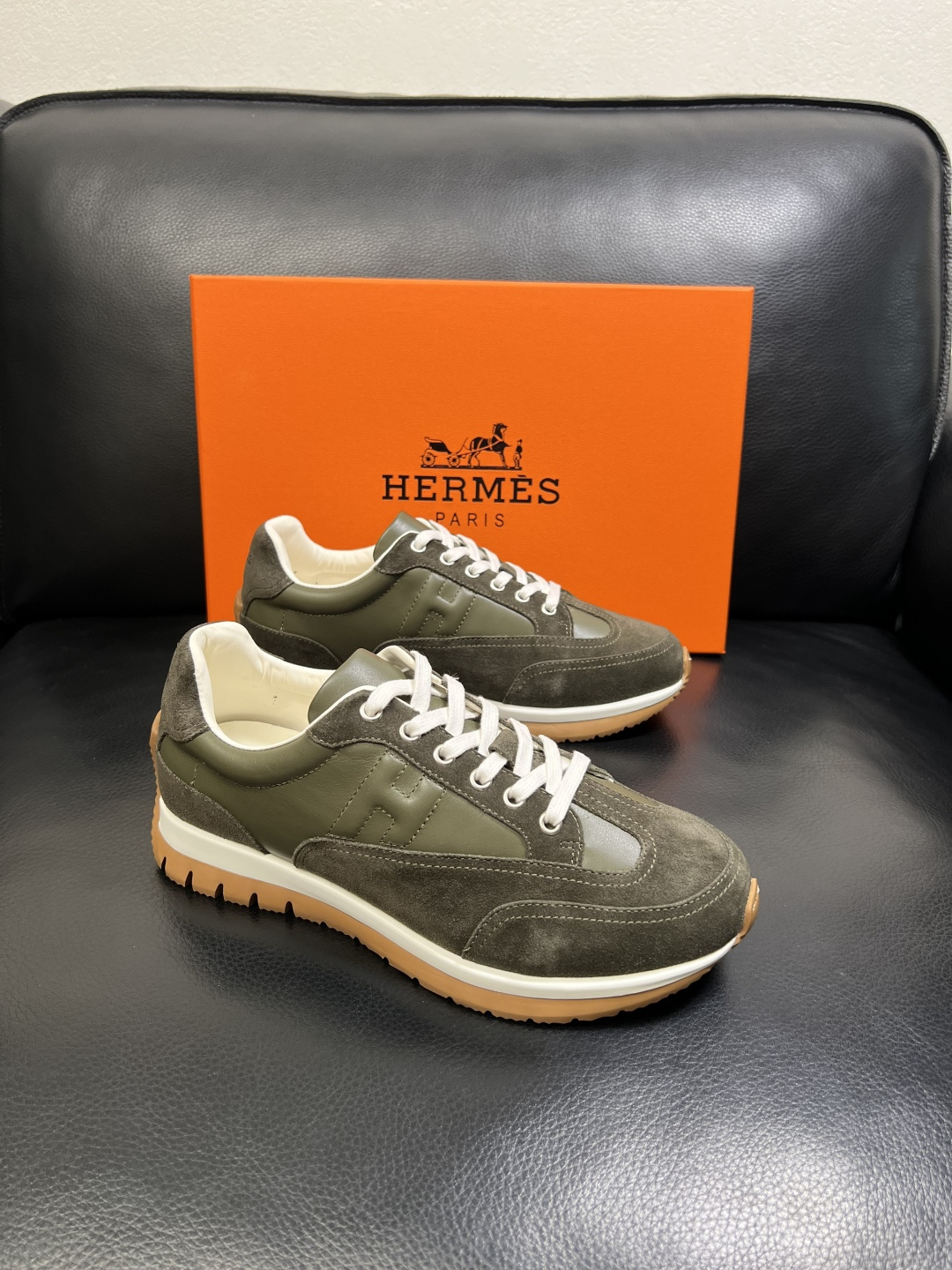 NO:664884,Hermes high-quality top handicrafts Hermès counters sell original factory configurations simultaneously, original cowhide fabrics imported from Italy, high-quality splicing technology, fully imported water-dyed cowhide linings, original soles specially provided by the factory and super comfortable, original factory and single goods are welcome to compare, code number 38-44 (customized 45),, hermes, hermes, cowhide19860909Hermes 高品质 顶级工艺品 爱马仕 专柜同步发售原厂配置,意大利进口原版牛皮面料,高品质拼接工艺,全进口水染牛皮里垫,鞋底原厂特供原版底超级舒适,原厂跟单货 欢迎对比,码数 38-44（ 订做 45 ),,hermes,hermes,cowhide,Men's shoes