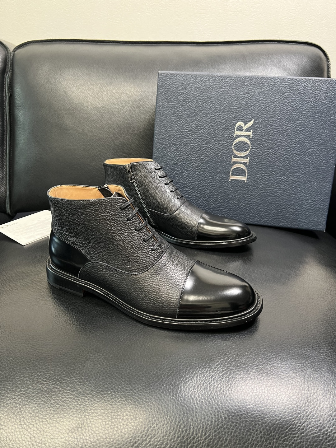 Dior 顶级工艺品 迪奥 靴子高帮专柜同步 原厂配置，意大利进口原版牛皮面料，透气舒适进口水染牛里垫，