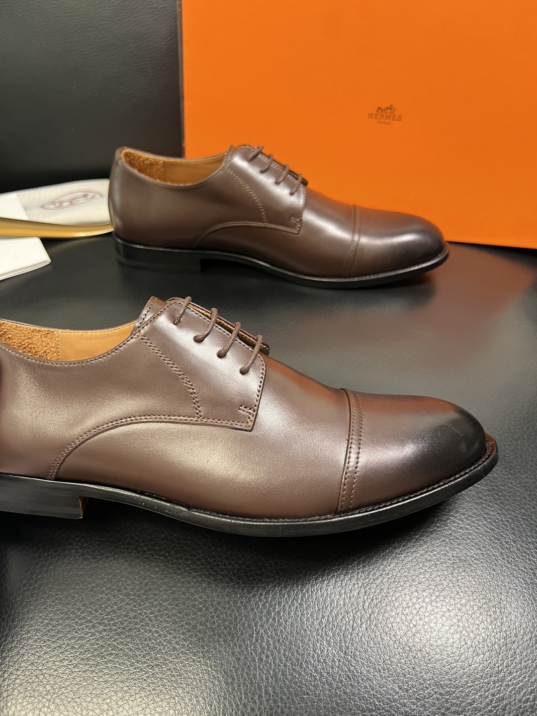 Hermes 高品质 顶级工艺品 爱马仕 皮鞋专柜同步 原厂配置，意大利进口原版牛皮面料，透气舒适进口水