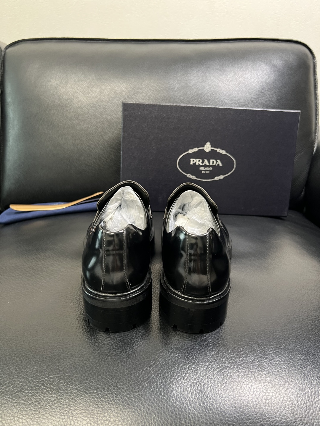 PRADA 高品质 顶级工艺品 普拉达 皮鞋专柜同步 原厂配置，意大利进口原版牛皮面料，透气舒适进口水染