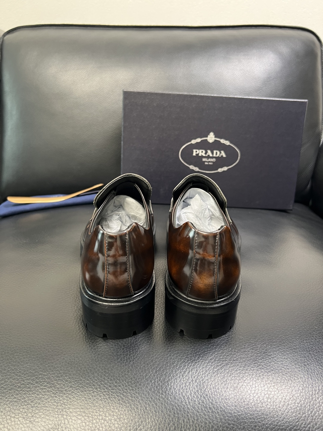 PRADA 高品质 顶级工艺品 普拉达 皮鞋专柜同步 原厂配置，意大利进口原版牛皮面料，透气舒适进口水染