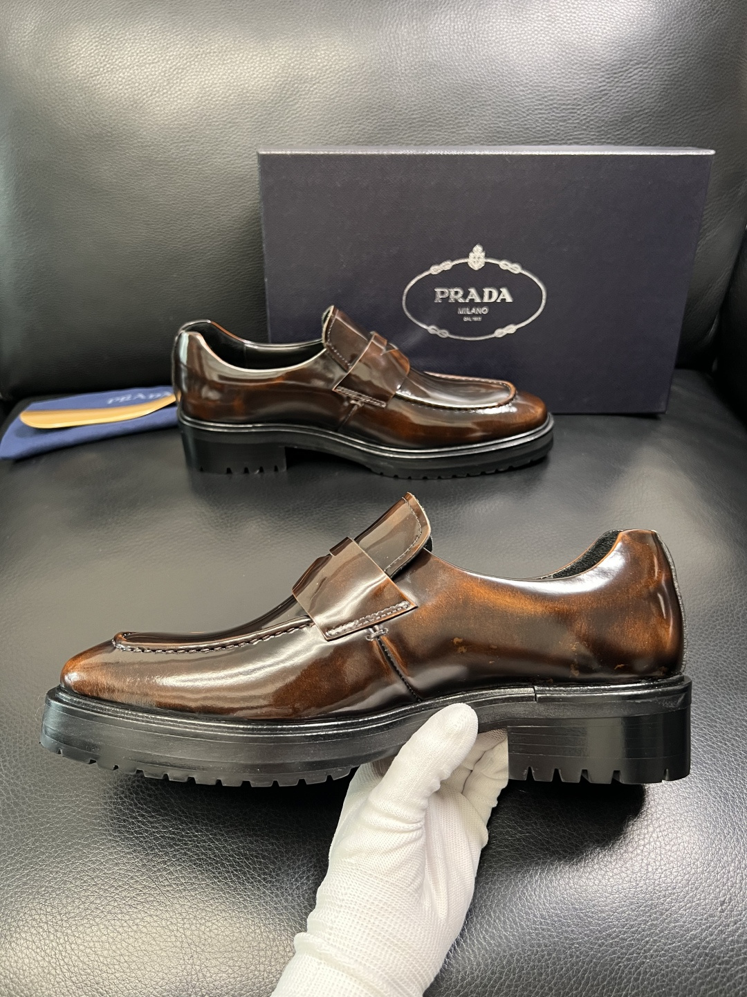 PRADA 高品质 顶级工艺品 普拉达 皮鞋专柜同步 原厂配置，意大利进口原版牛皮面料，透气舒适进口水染