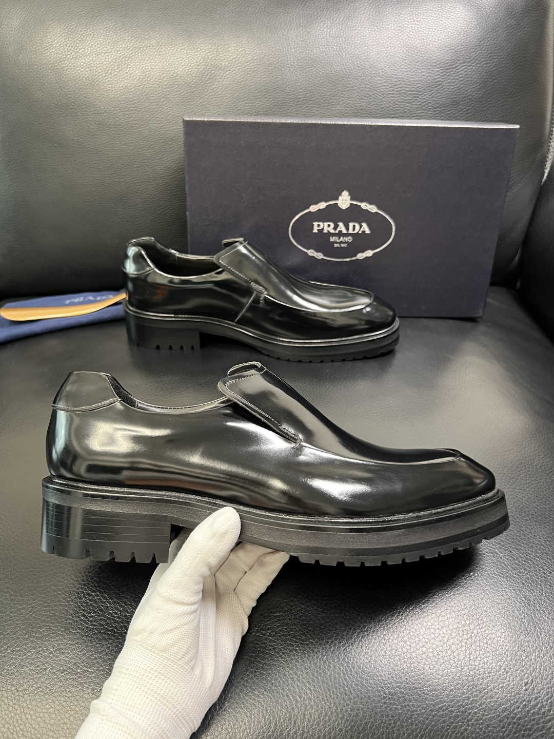 PRADA 高品质 顶级工艺品 普拉达 皮鞋专柜同步 原厂配置，意大利进口原版牛皮面料，透气舒适进口水染