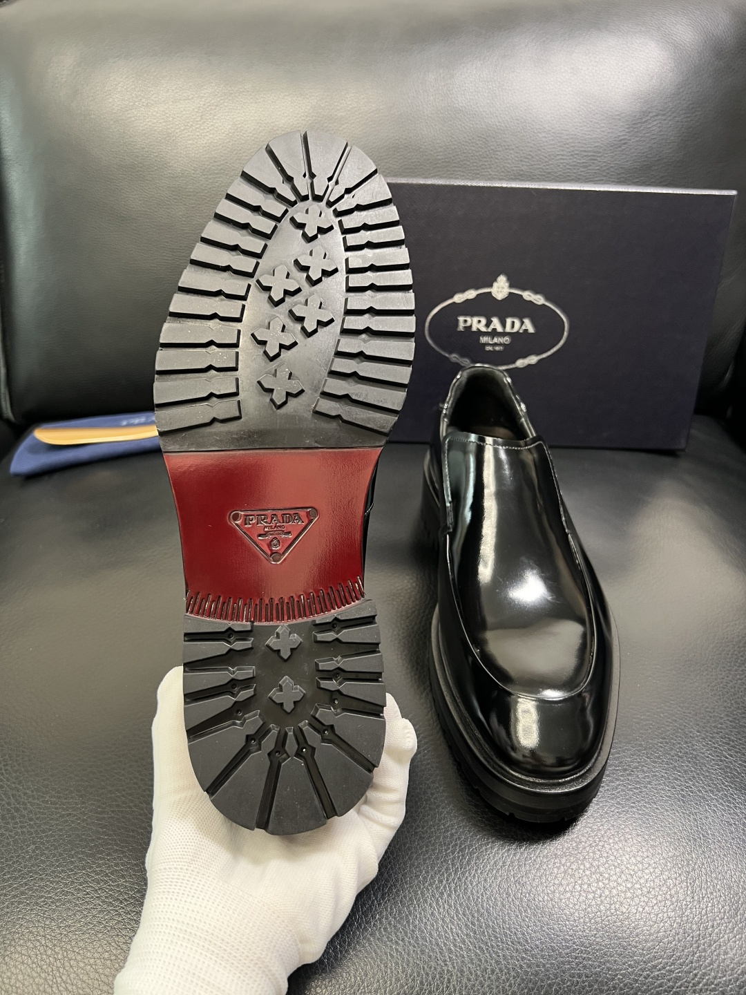 PRADA 高品质 顶级工艺品 普拉达 皮鞋专柜同步 原厂配置，意大利进口原版牛皮面料，透气舒适进口水染