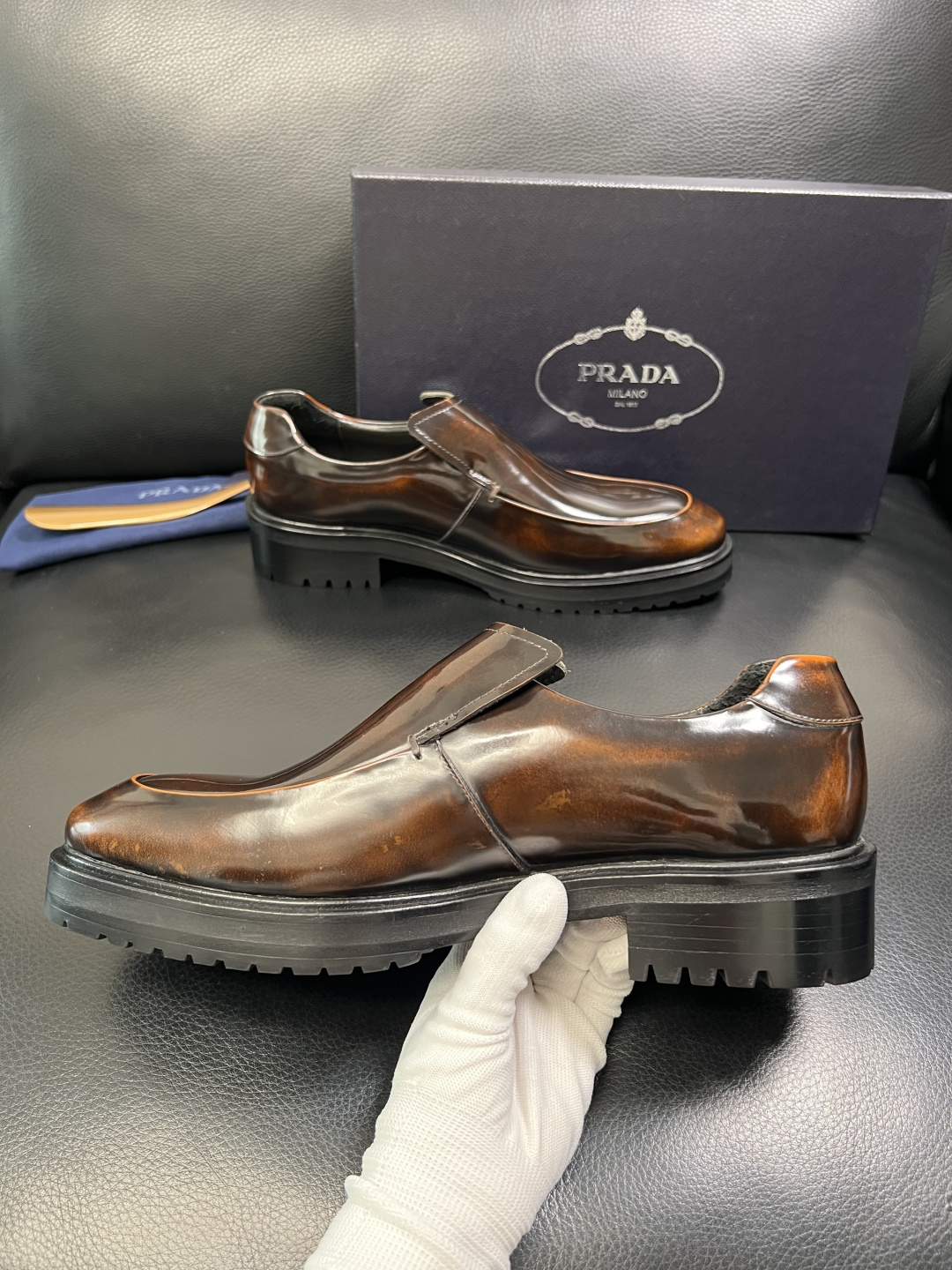 PRADA 高品质 顶级工艺品 普拉达 皮鞋专柜同步 原厂配置，意大利进口原版牛皮面料，透气舒适进口水染