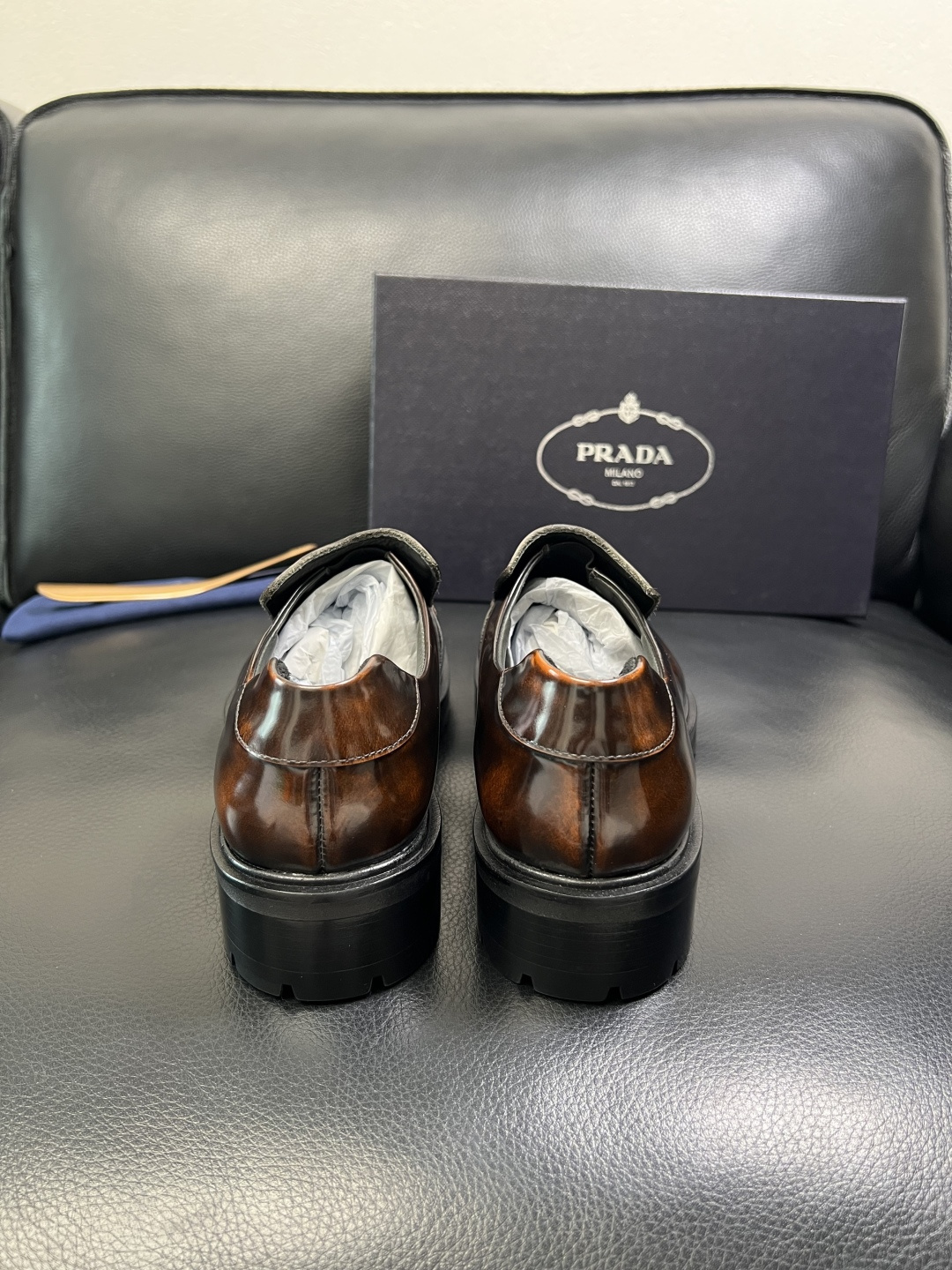 PRADA 高品质 顶级工艺品 普拉达 皮鞋专柜同步 原厂配置，意大利进口原版牛皮面料，透气舒适进口水染