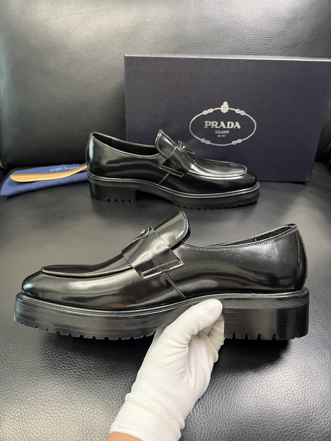 PRADA 高品质 顶级工艺品 普拉达 皮鞋专柜同步 原厂配置，意大利进口原版牛皮面料，透气舒适进口水染