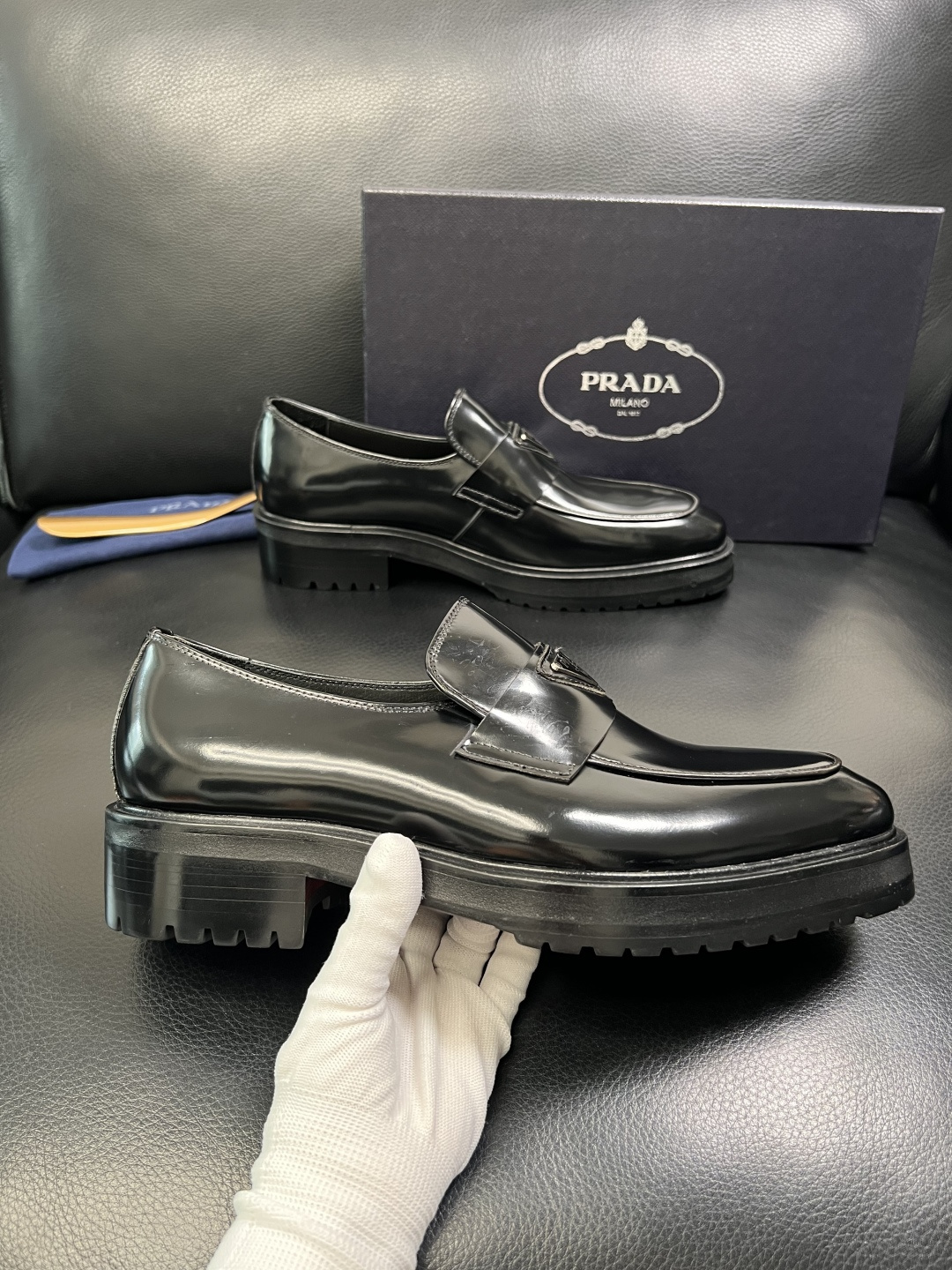 PRADA 高品质 顶级工艺品 普拉达 皮鞋专柜同步 原厂配置，意大利进口原版牛皮面料，透气舒适进口水染