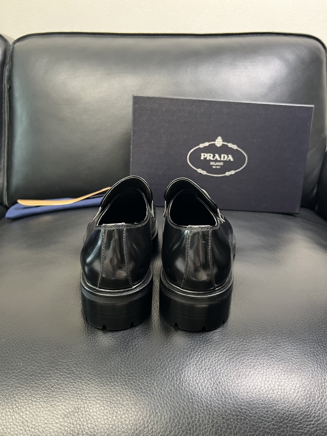 PRADA 高品质 顶级工艺品 普拉达 皮鞋专柜同步 原厂配置，意大利进口原版牛皮面料，透气舒适进口水染