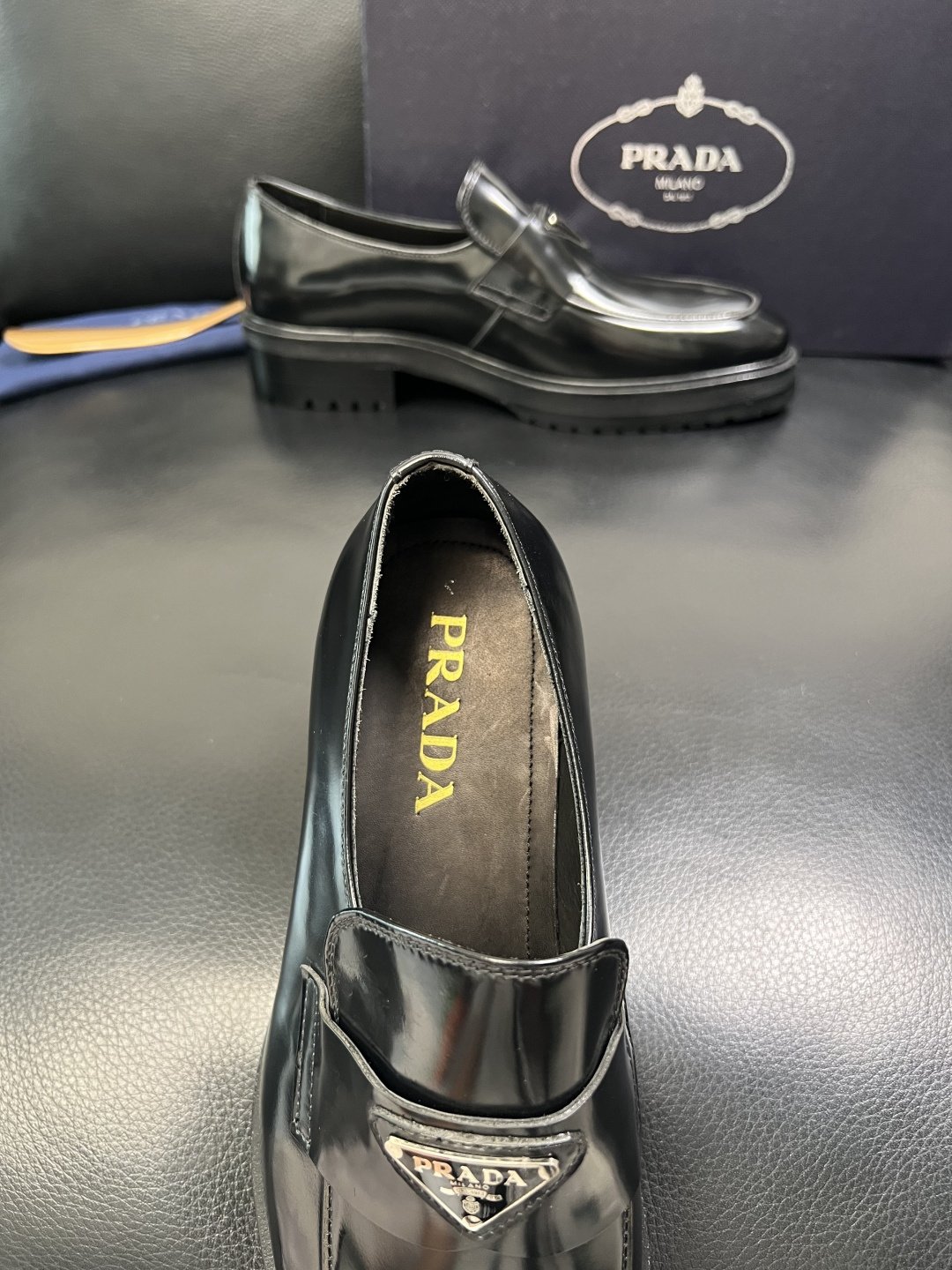 PRADA 高品质 顶级工艺品 普拉达 皮鞋专柜同步 原厂配置，意大利进口原版牛皮面料，透气舒适进口水染