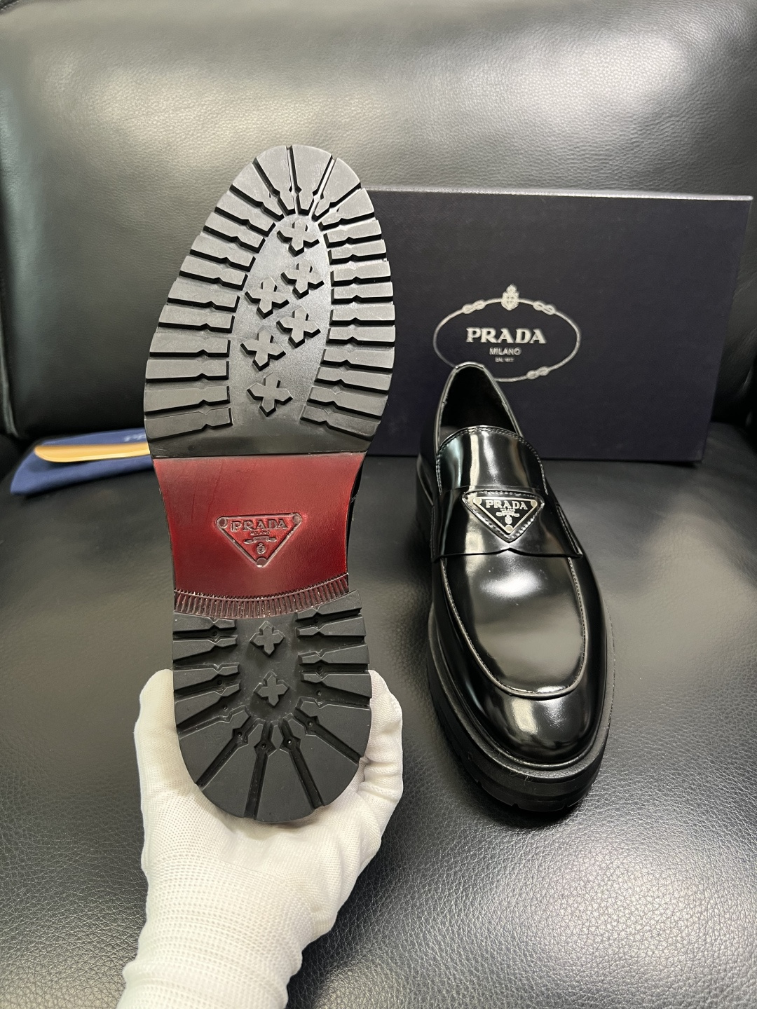 PRADA 高品质 顶级工艺品 普拉达 皮鞋专柜同步 原厂配置，意大利进口原版牛皮面料，透气舒适进口水染