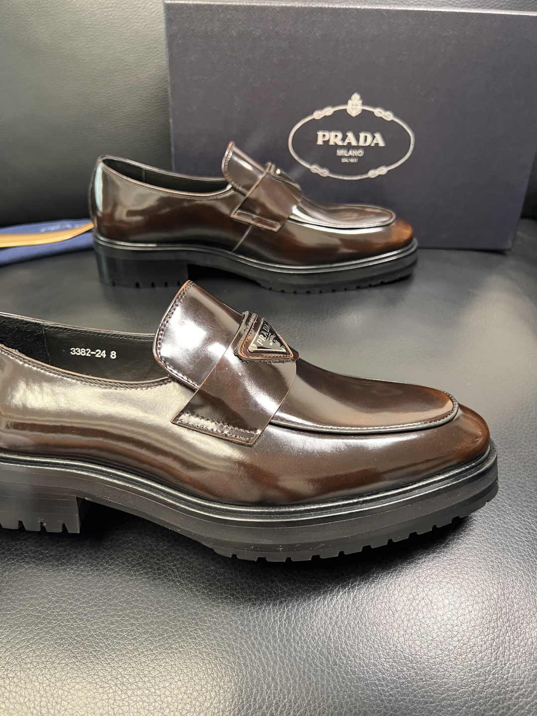 PRADA 高品质 顶级工艺品 普拉达 皮鞋专柜同步 原厂配置，意大利进口原版牛皮面料，透气舒适进口水染