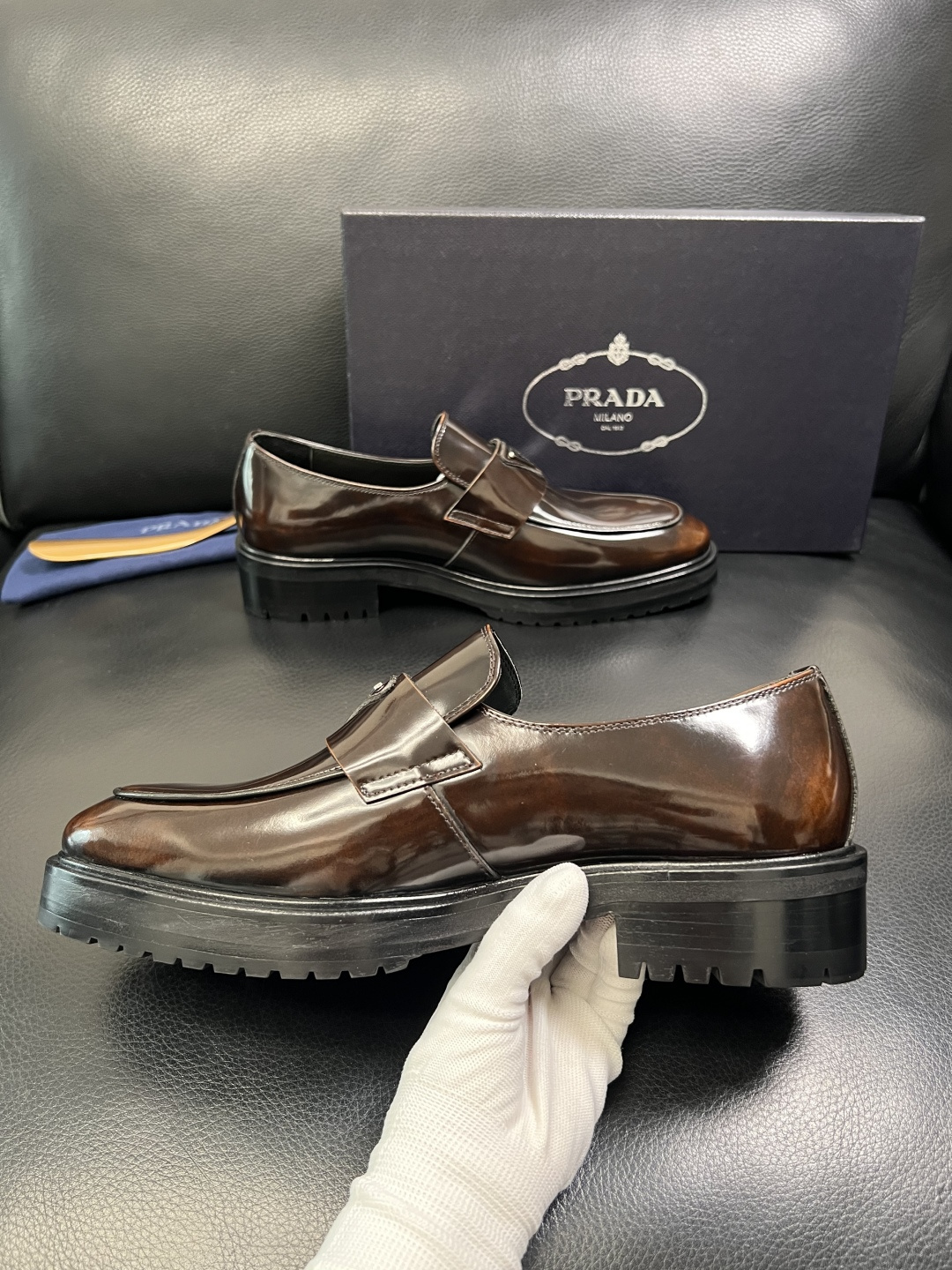 PRADA 高品质 顶级工艺品 普拉达 皮鞋专柜同步 原厂配置，意大利进口原版牛皮面料，透气舒适进口水染