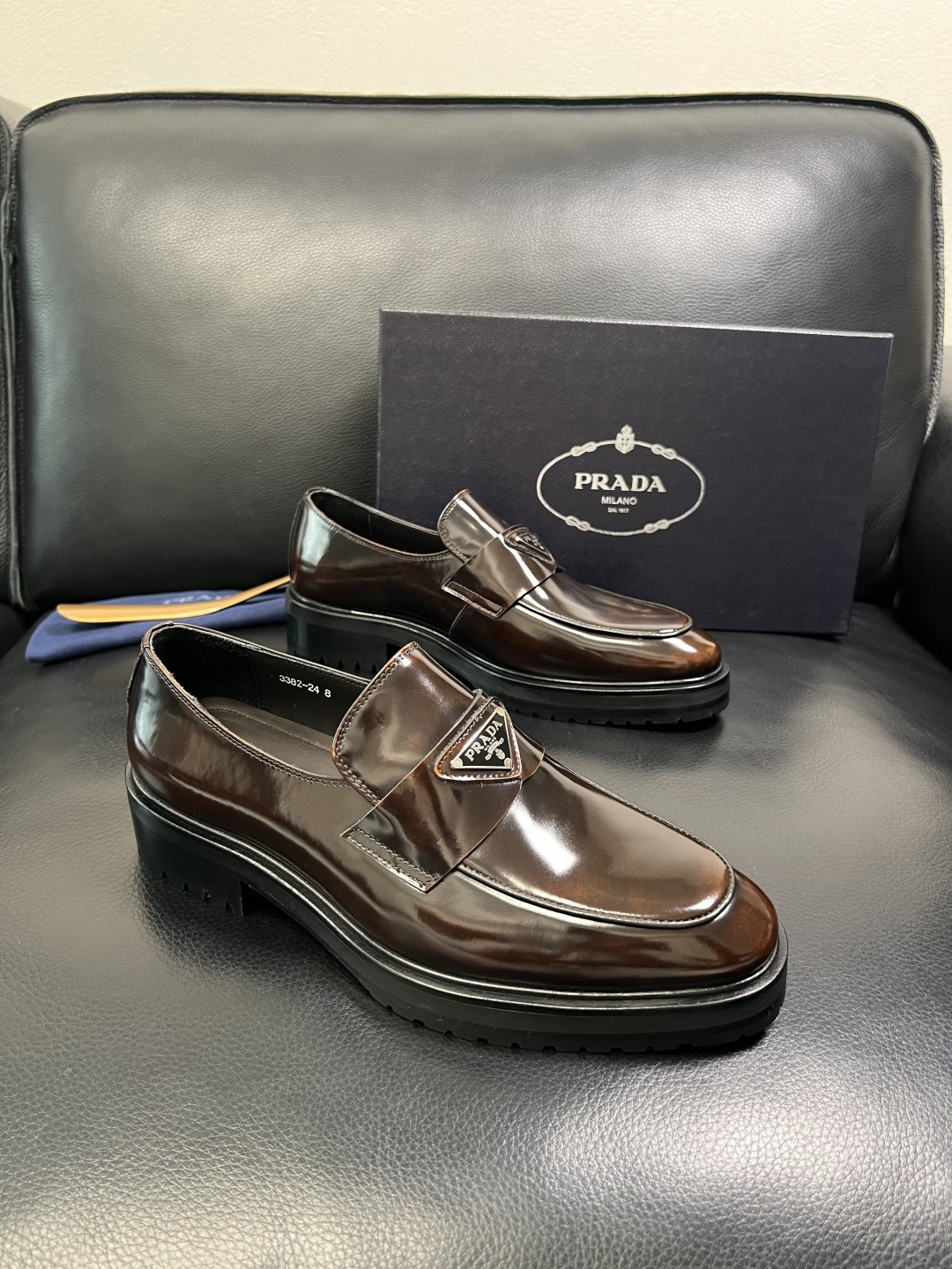 PRADA 高品质 顶级工艺品 普拉达 皮鞋专柜同步 原厂配置，意大利进口原版牛皮面料，透气舒适进口水染