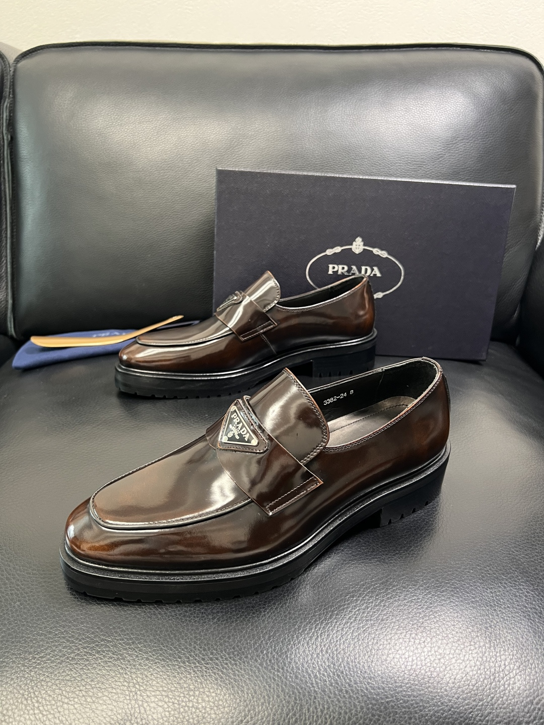 PRADA 高品质 顶级工艺品 普拉达 皮鞋专柜同步 原厂配置，意大利进口原版牛皮面料，透气舒适进口水染