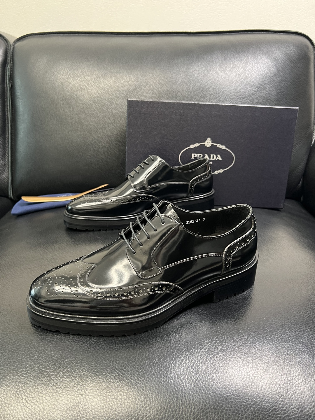 PRADA 高品质 顶级工艺品 普拉达 皮鞋专柜同步 原厂配置，意大利进口原版牛皮面料，透气舒适进口水染