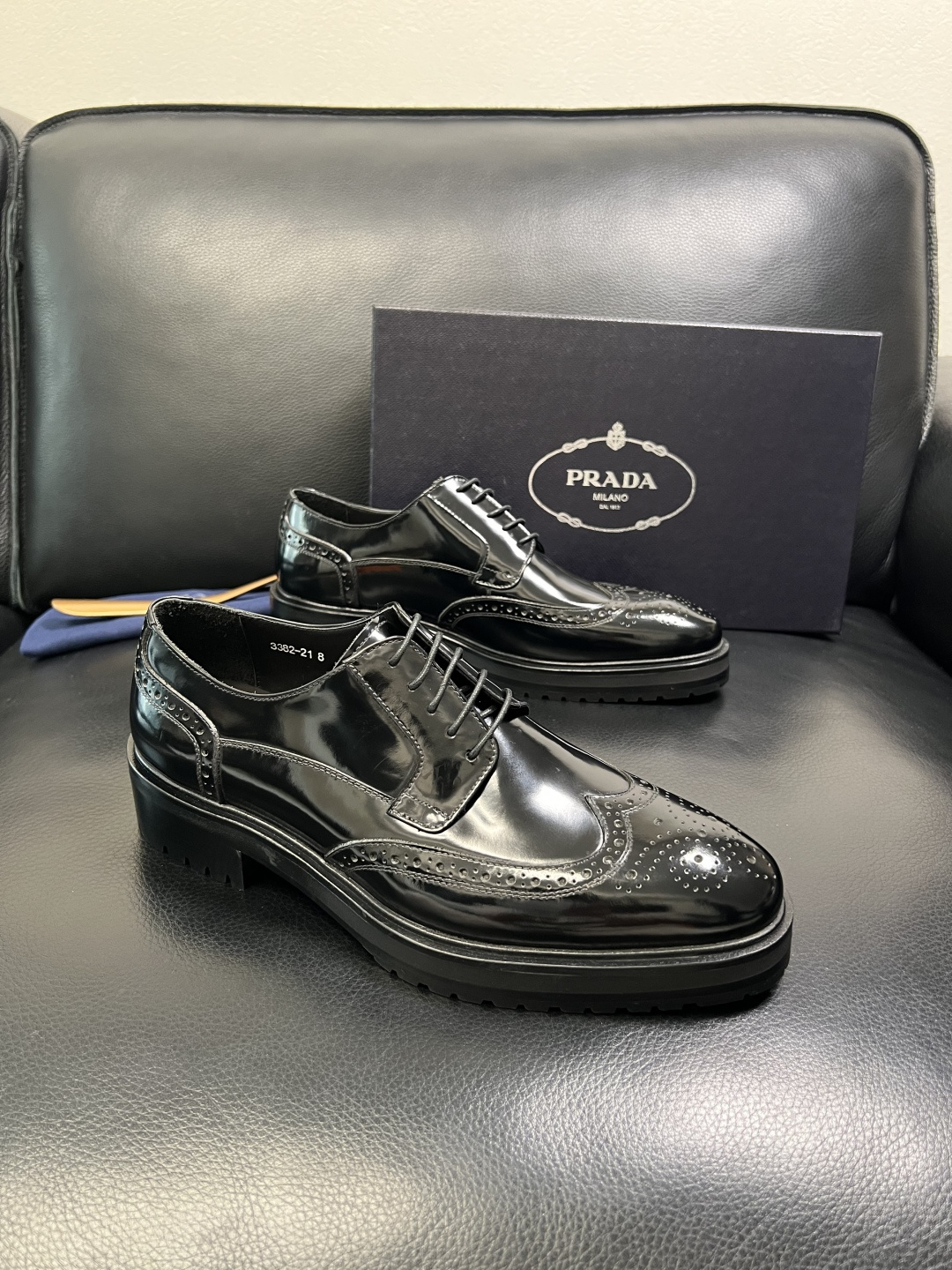 PRADA 高品质 顶级工艺品 普拉达 皮鞋专柜同步 原厂配置，意大利进口原版牛皮面料，透气舒适进口水染