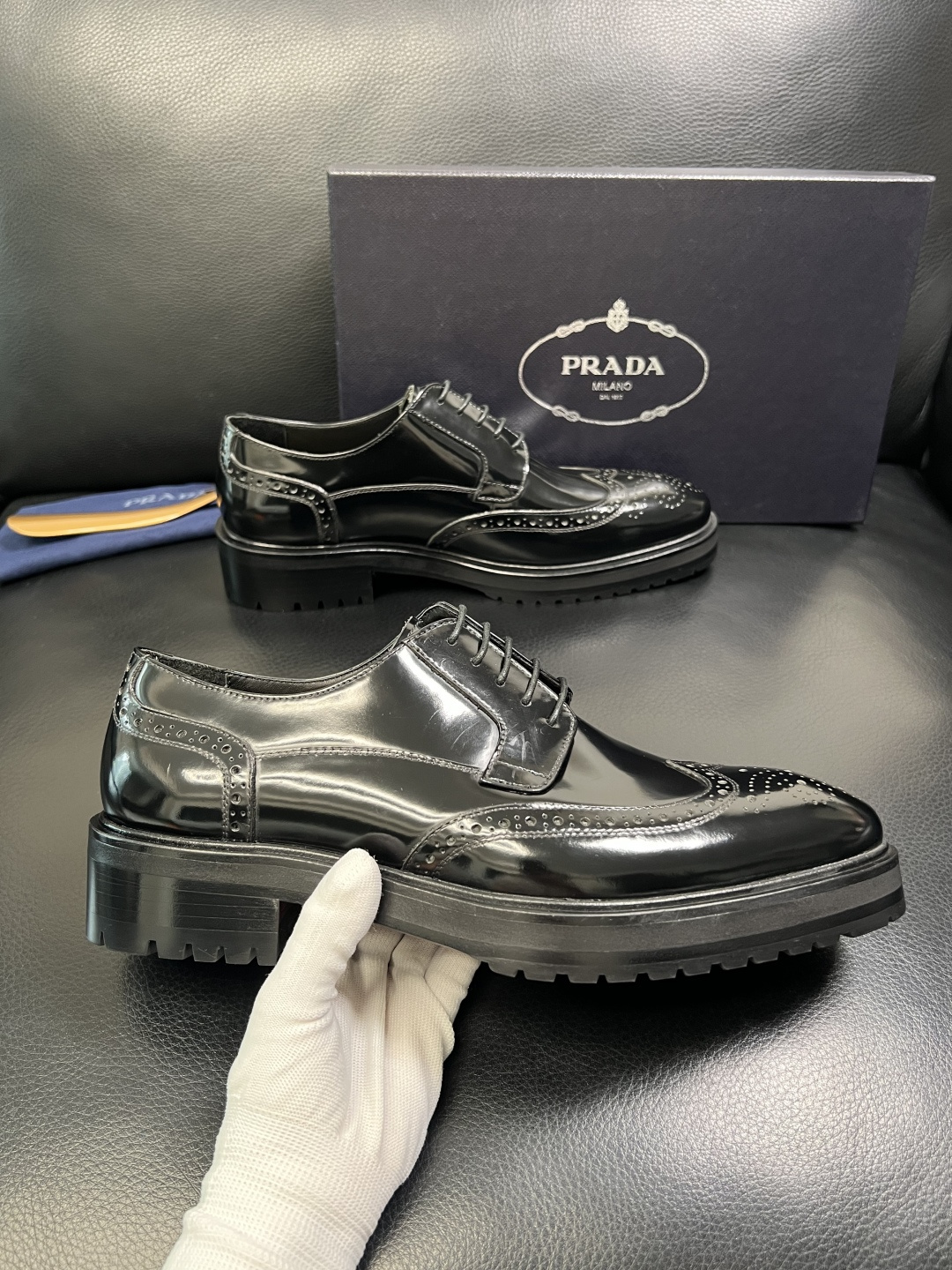 PRADA 高品质 顶级工艺品 普拉达 皮鞋专柜同步 原厂配置，意大利进口原版牛皮面料，透气舒适进口水染