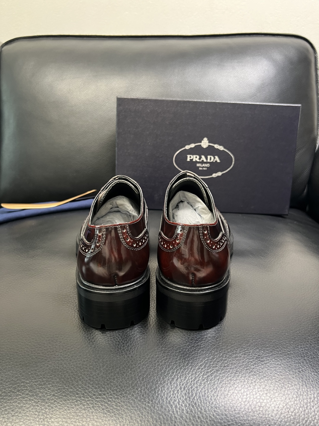 PRADA 高品质 顶级工艺品 普拉达 皮鞋专柜同步 原厂配置，意大利进口原版牛皮面料，透气舒适进口水染