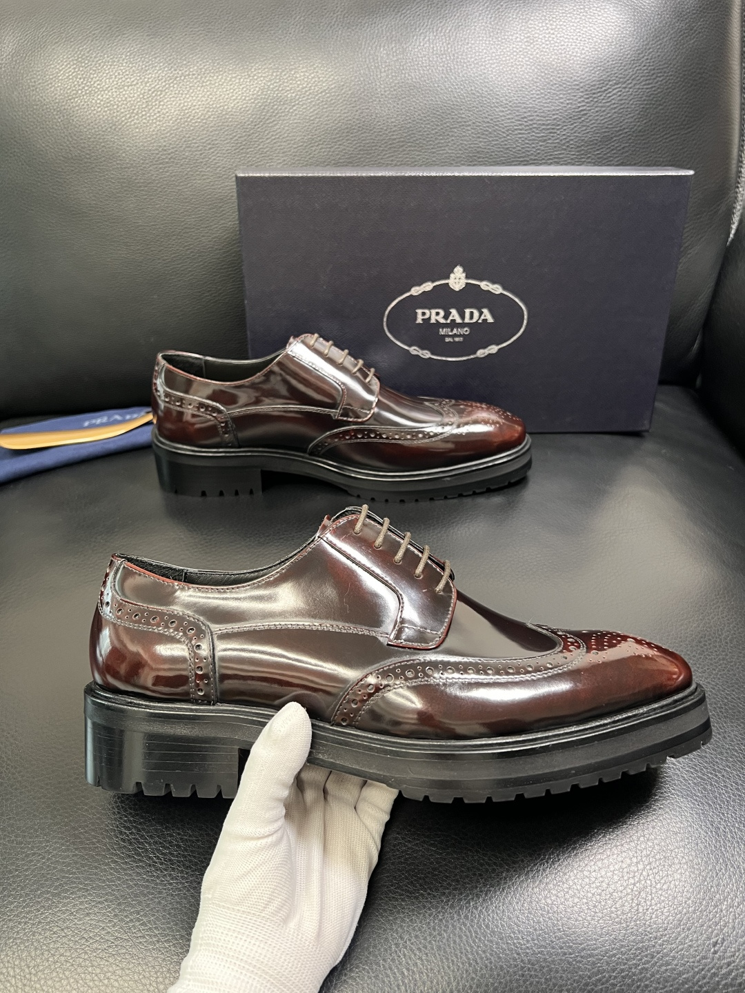 PRADA 高品质 顶级工艺品 普拉达 皮鞋专柜同步 原厂配置，意大利进口原版牛皮面料，透气舒适进口水染