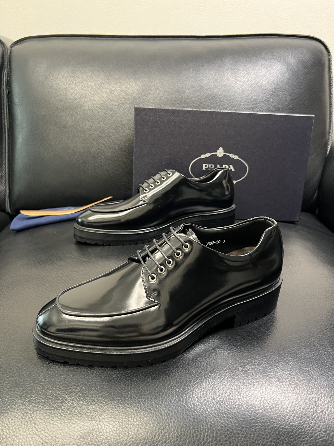 PRADA 高品质 顶级工艺品 普拉达 皮鞋专柜同步 原厂配置，意大利进口原版牛皮面料，透气舒适进口水染