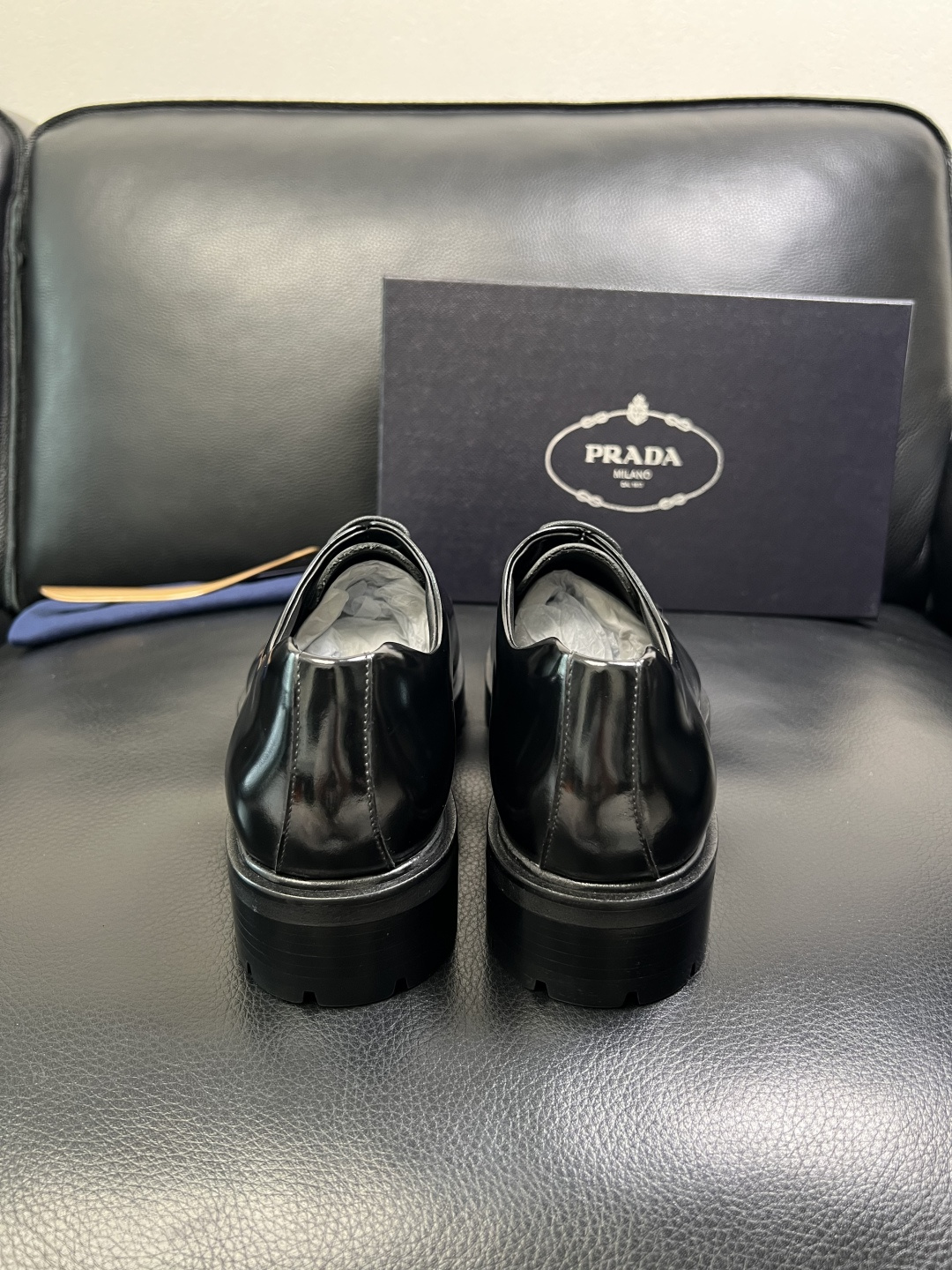 PRADA 高品质 顶级工艺品 普拉达 皮鞋专柜同步 原厂配置，意大利进口原版牛皮面料，透气舒适进口水染